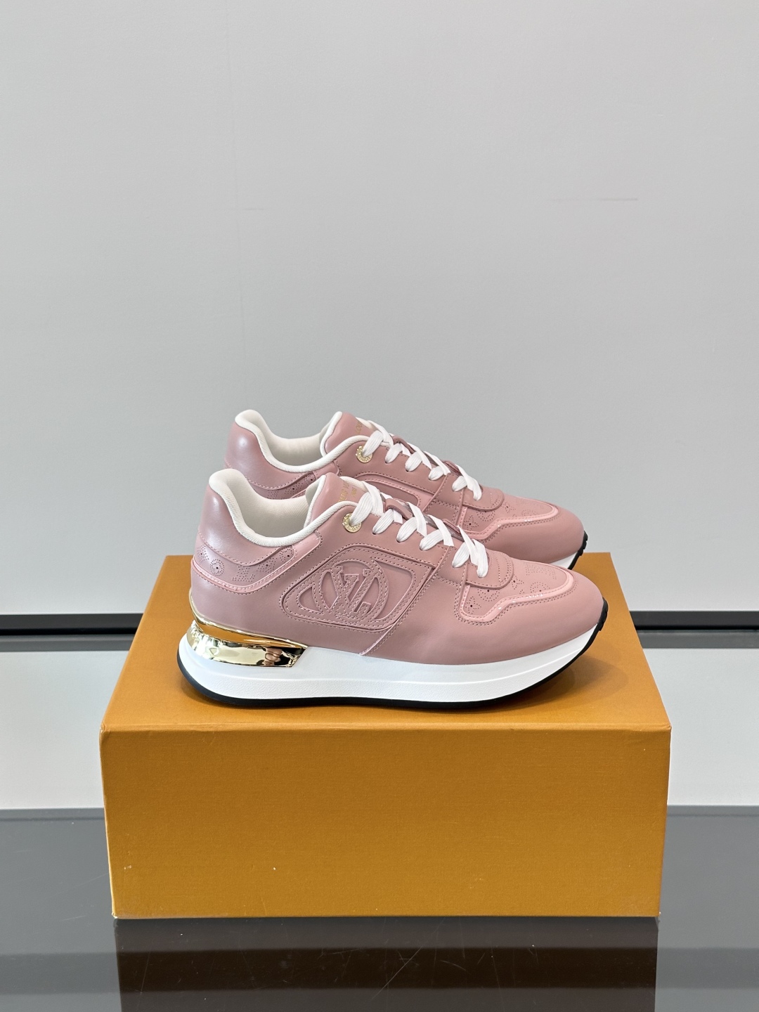 LV  00559
