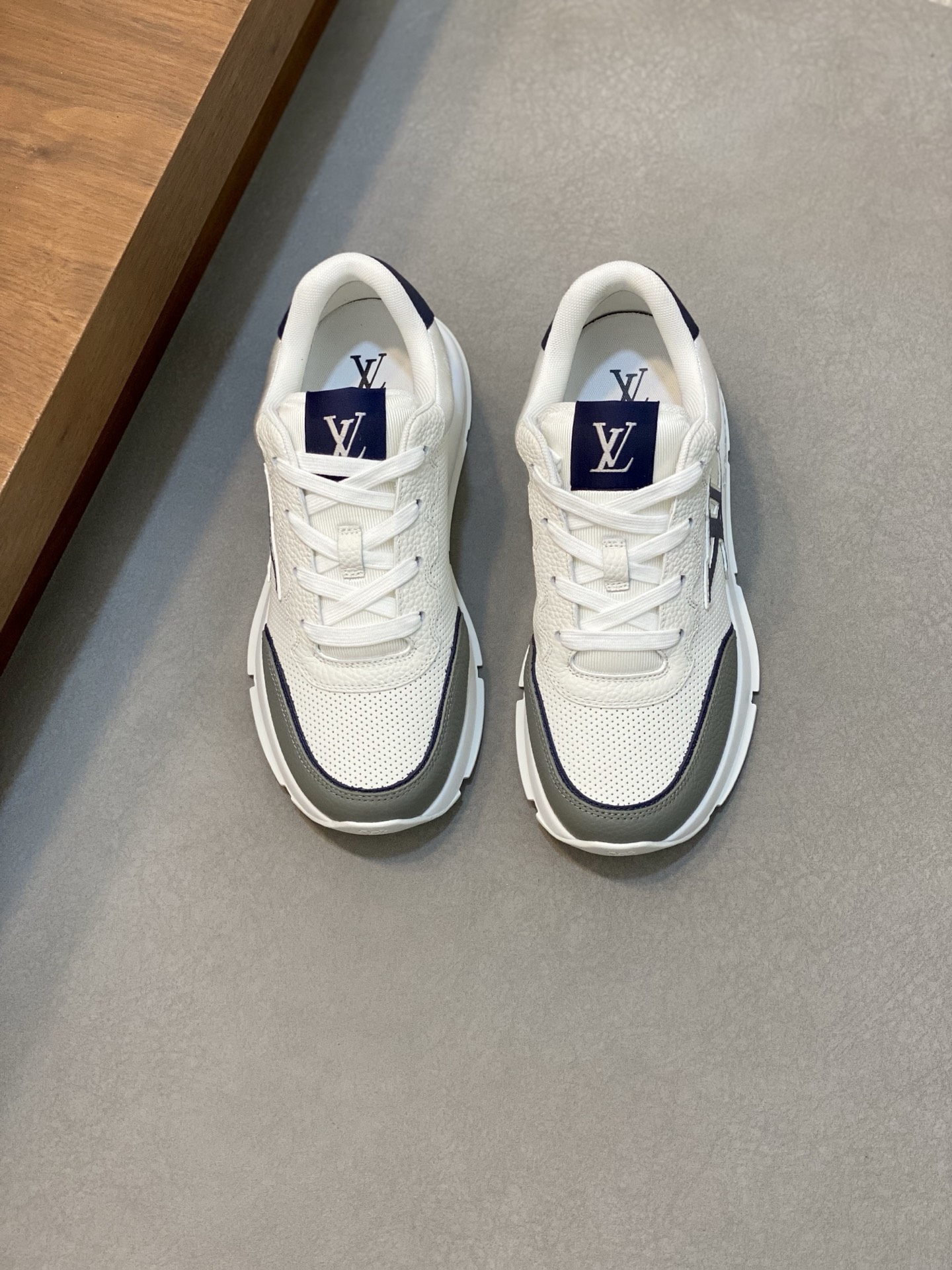 LV 00579