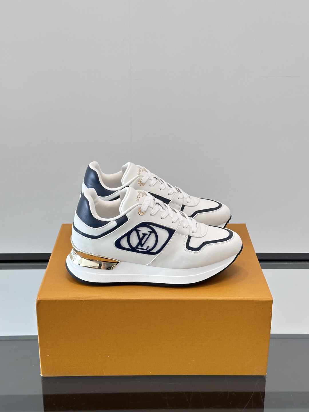 LV  00579