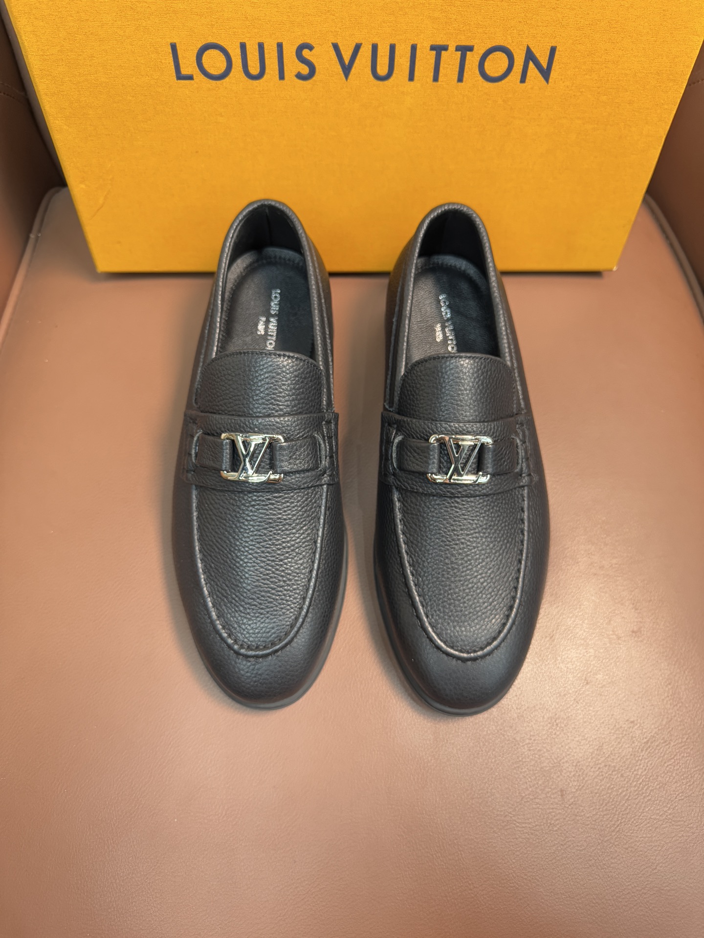LV 00689