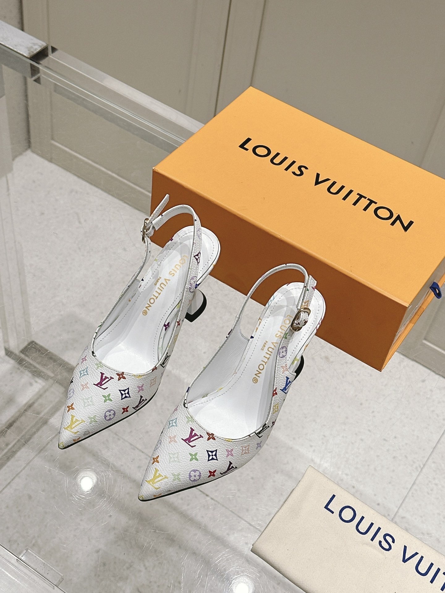 LV 00709