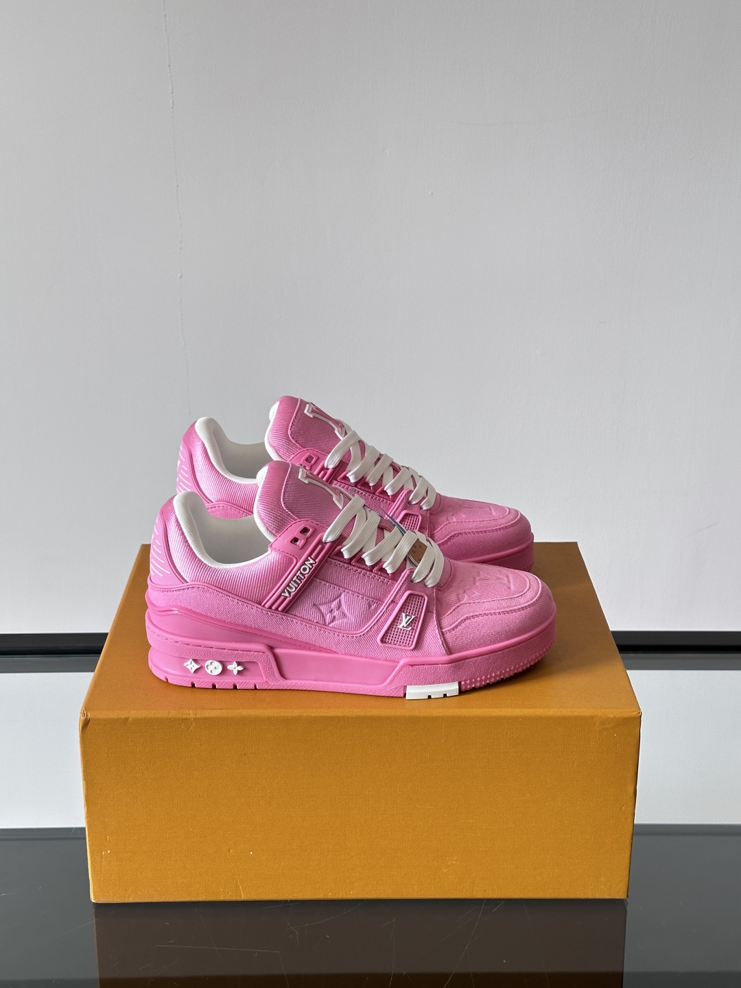 LV 00709
