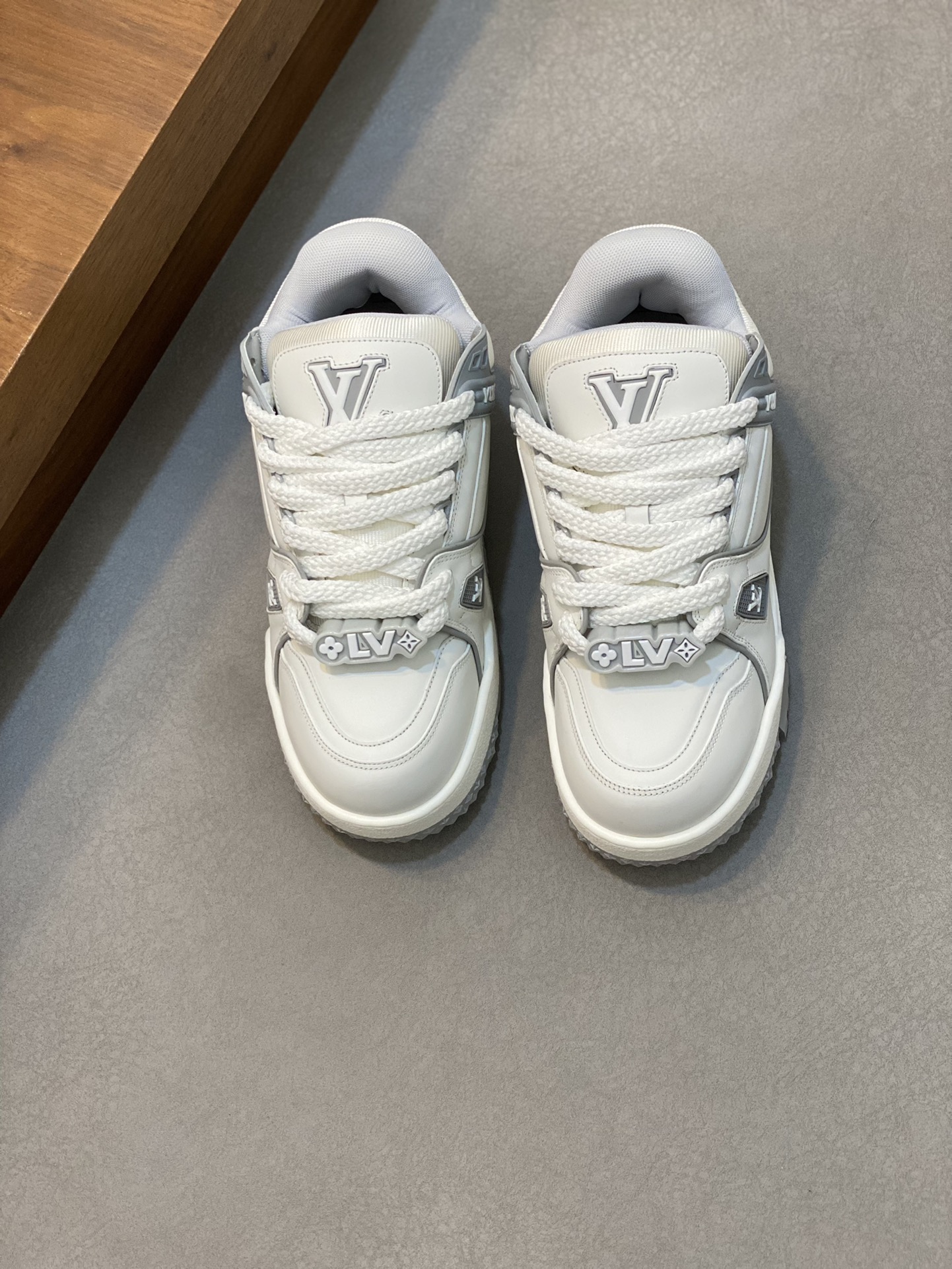LV 00716