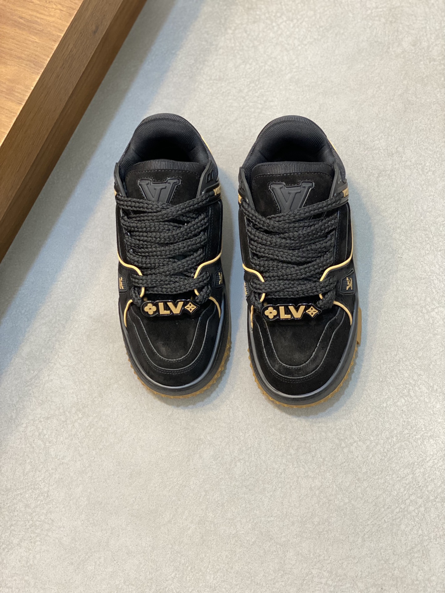 LV 00739