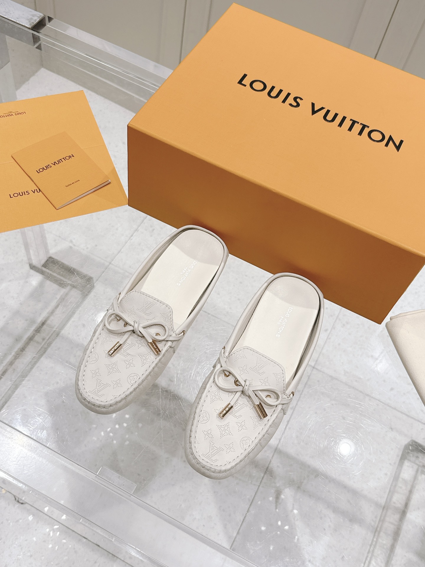 LV 00749