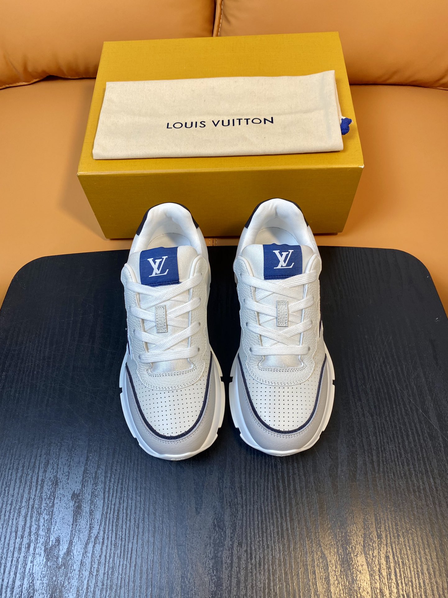 LV 00779