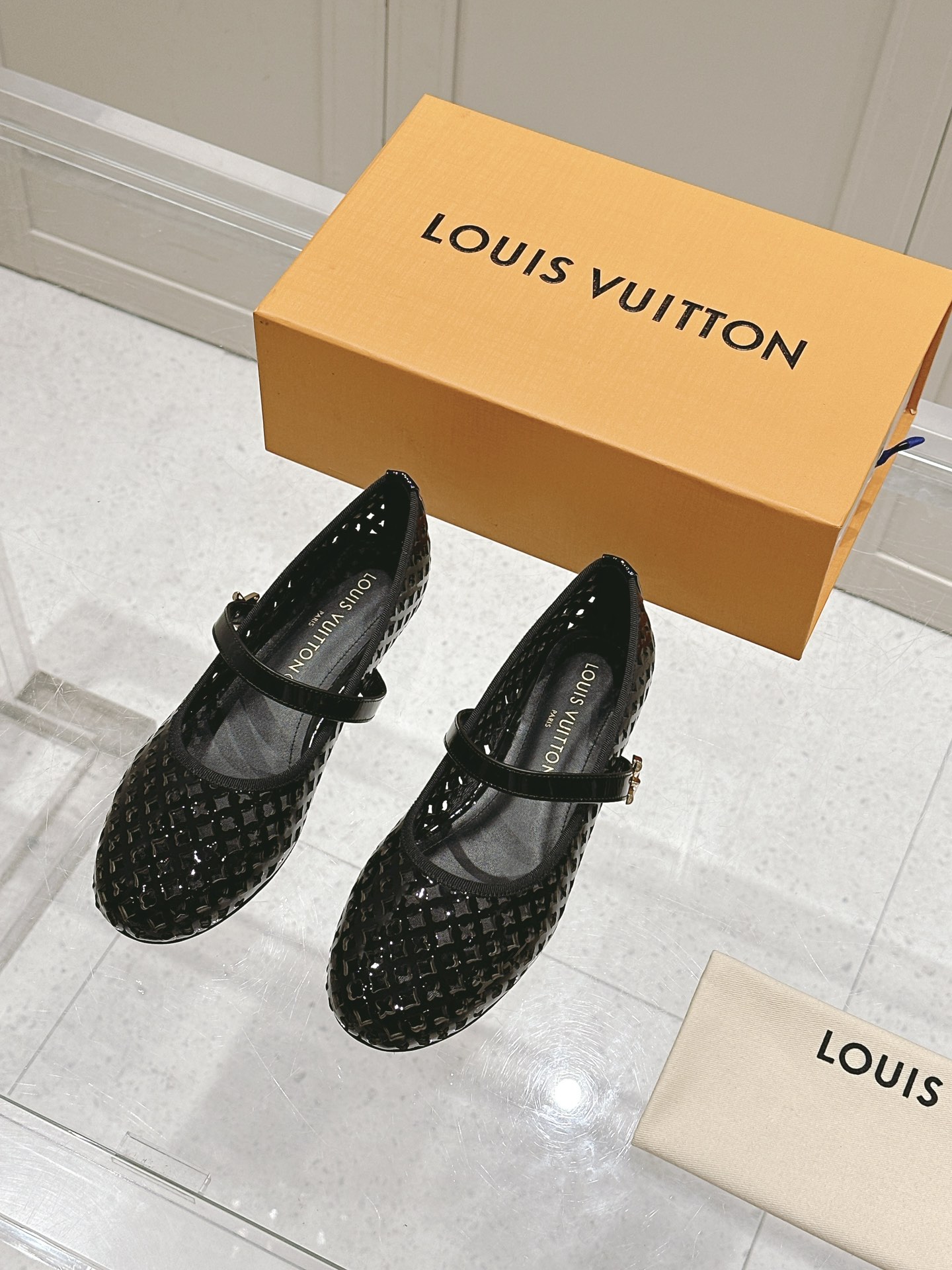 LV 00799
