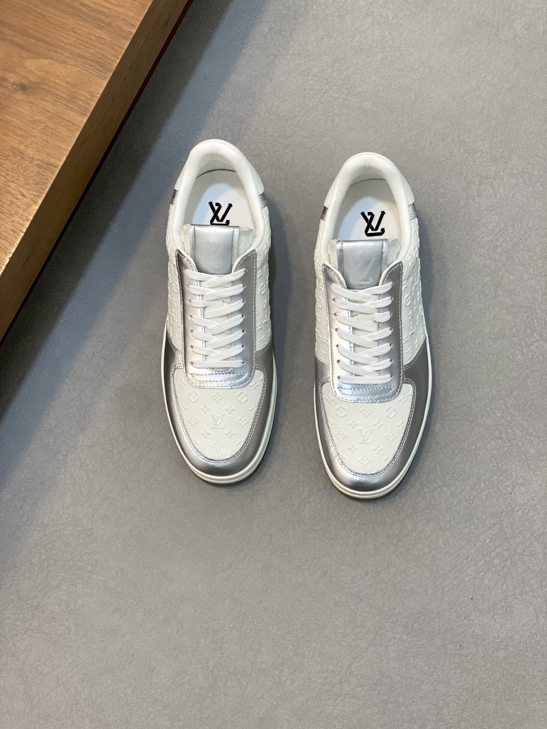 LV 00809