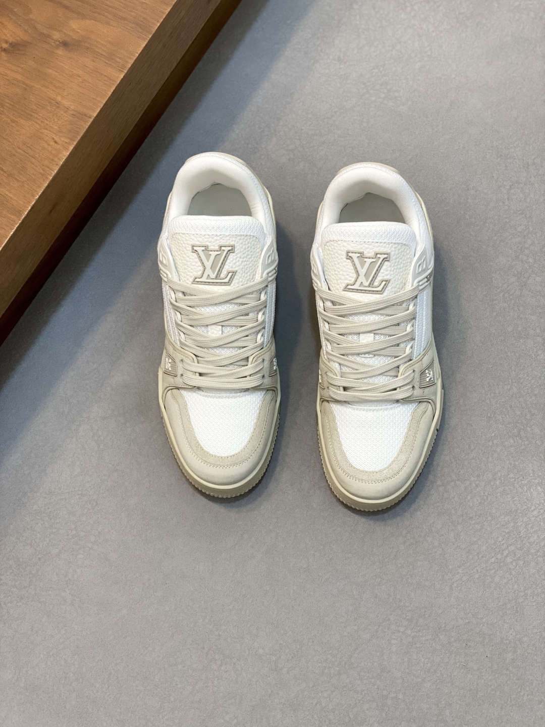 LV 00809
