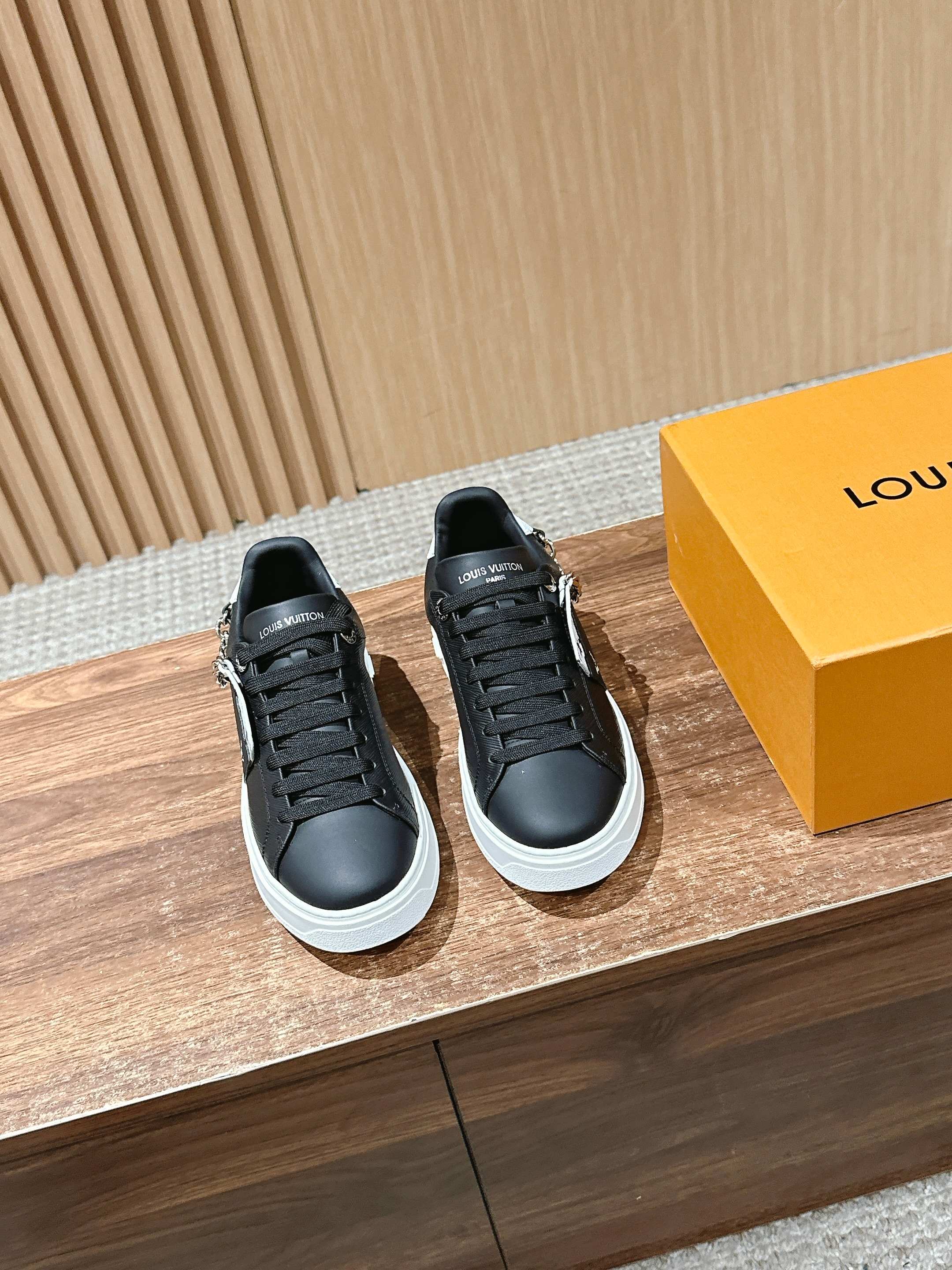LV 00819