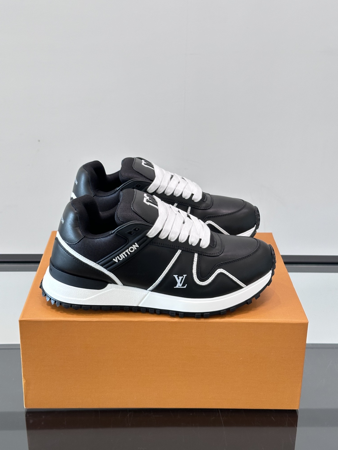 LV 00819