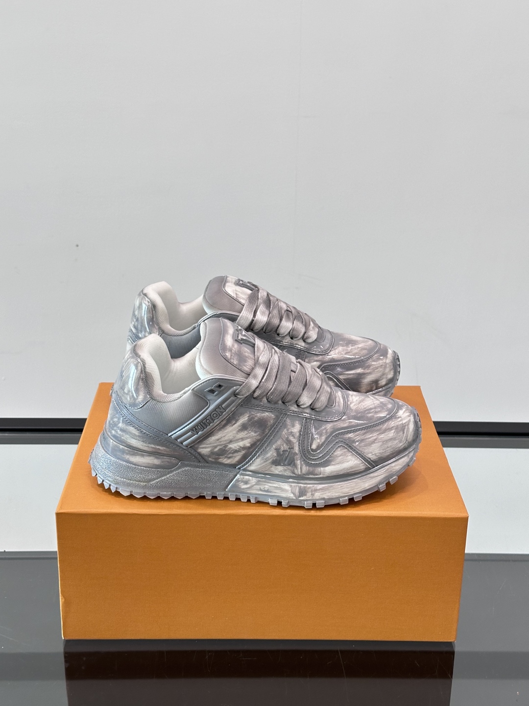 LV 00829