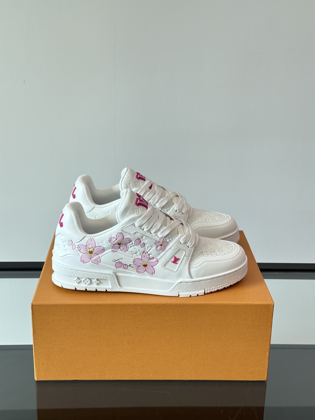 LV 00899