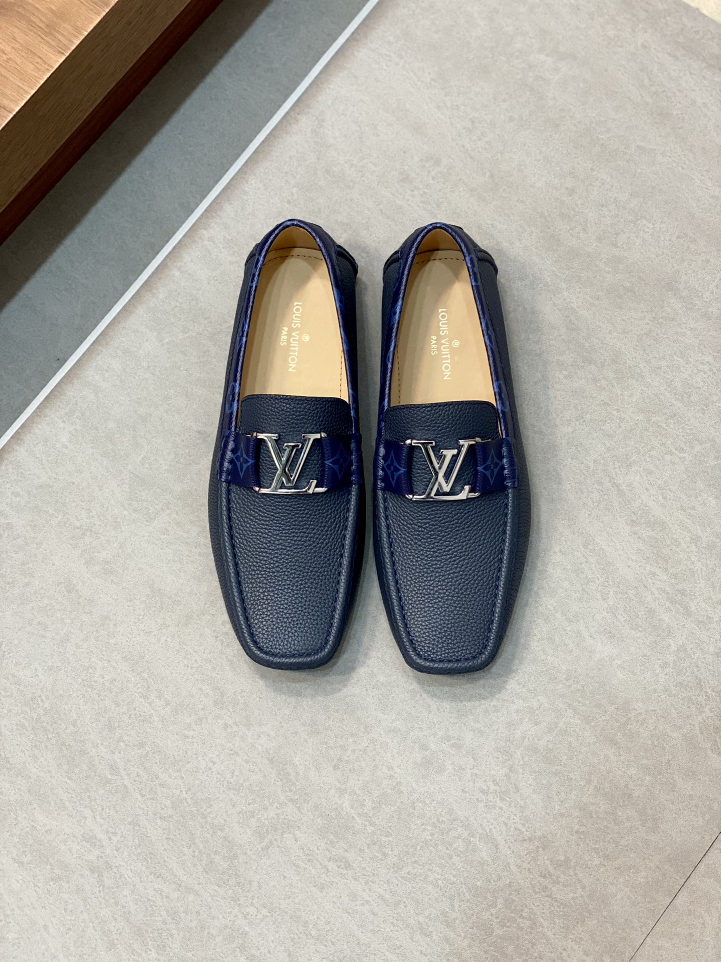 LV 00979