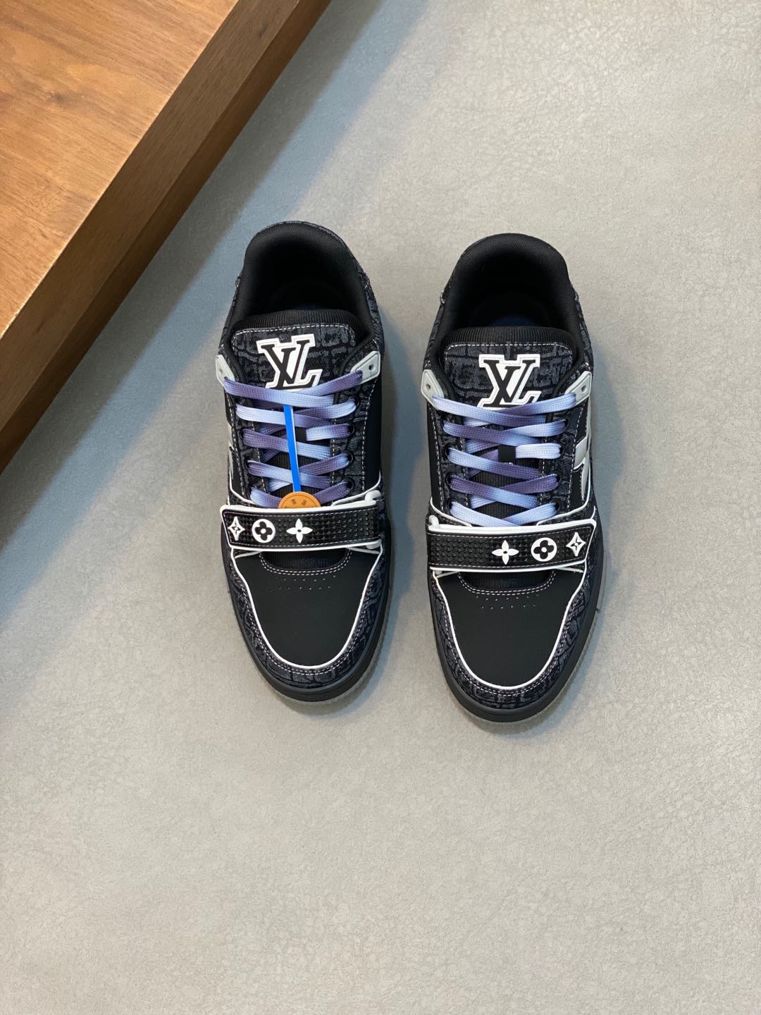 LV 00999
