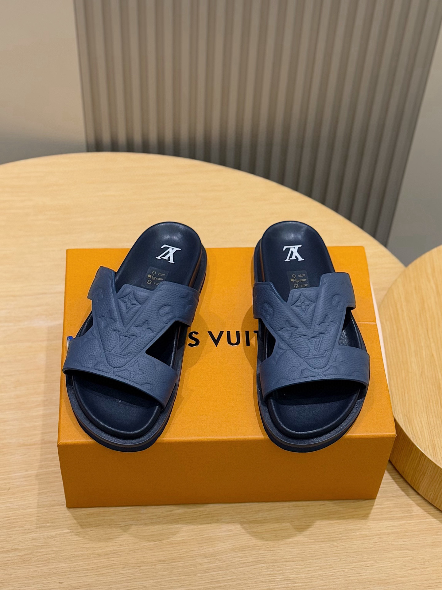 LV 00999