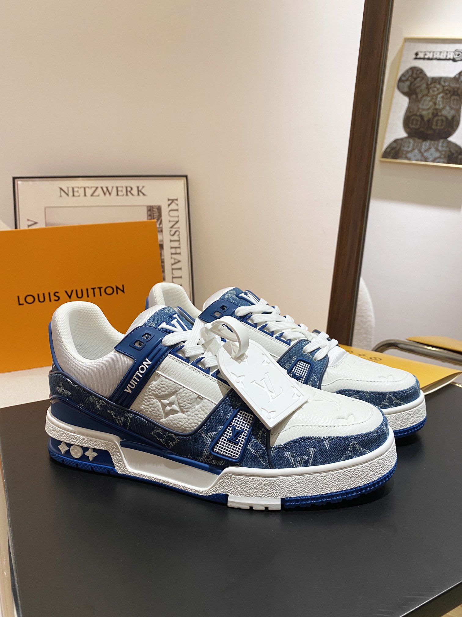 LV 00999