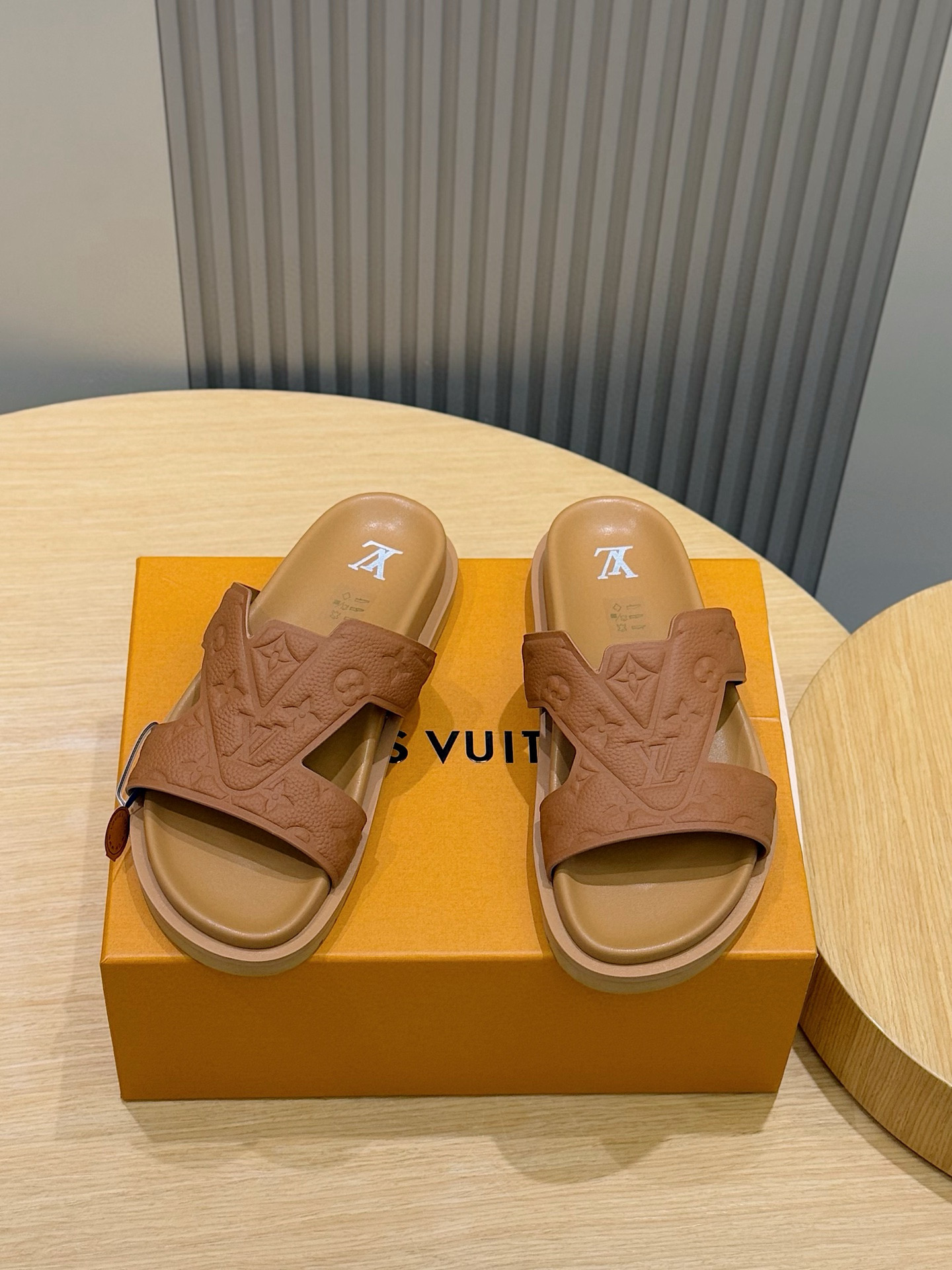 LV 01006