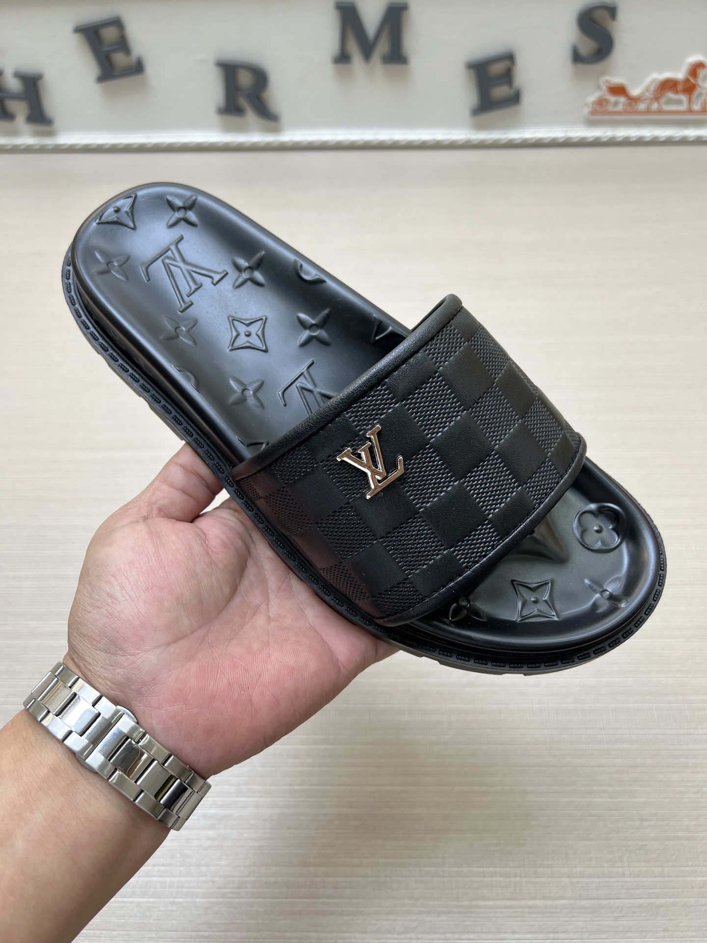 LV 01069