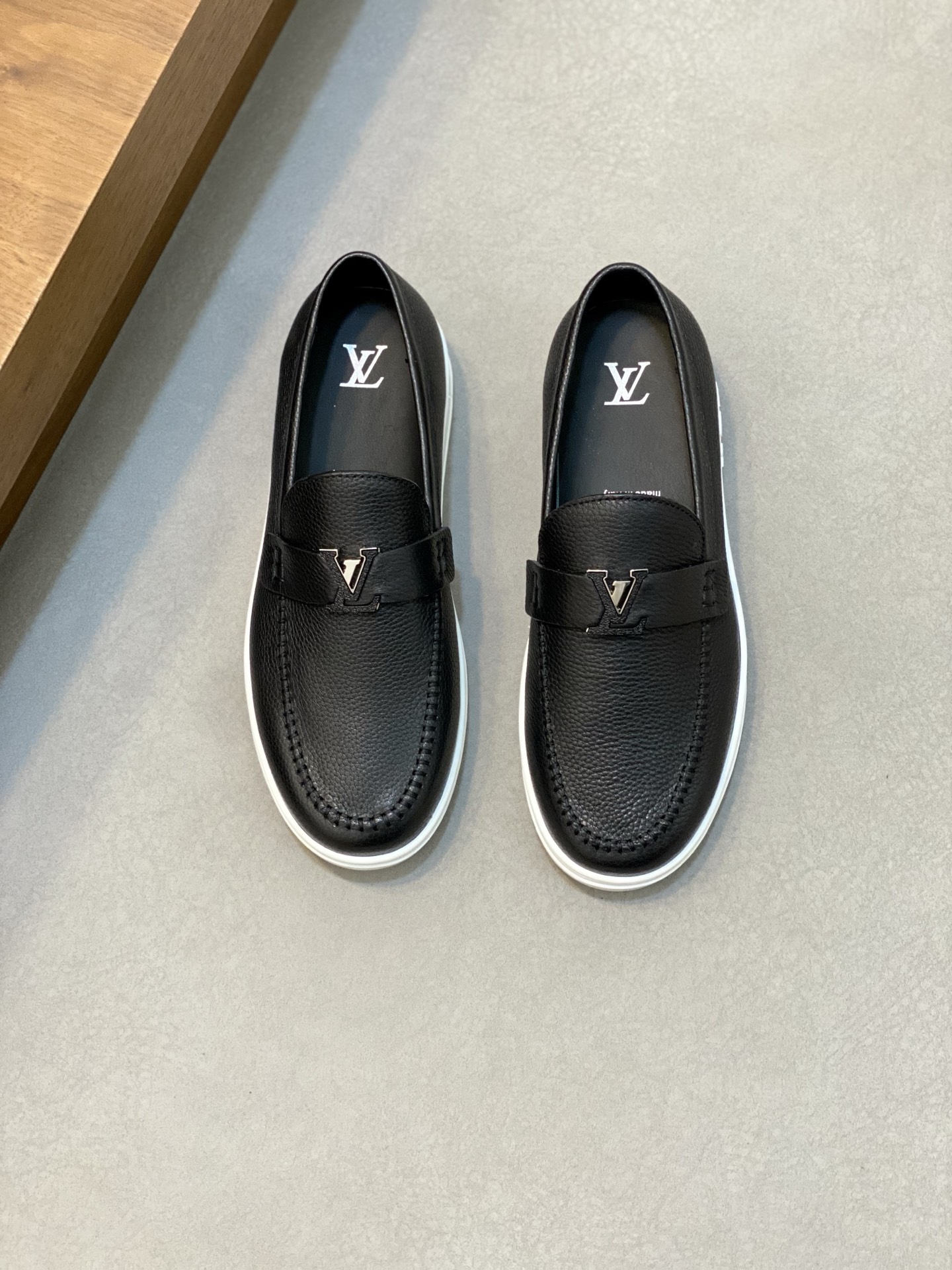 LV 01129