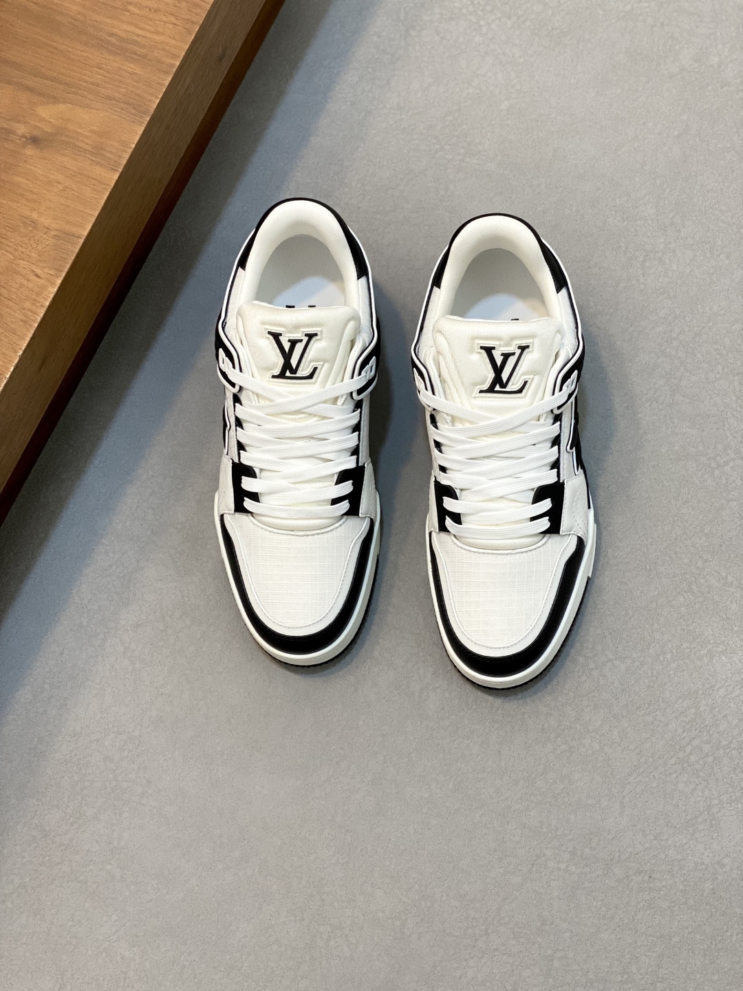 LV 01129