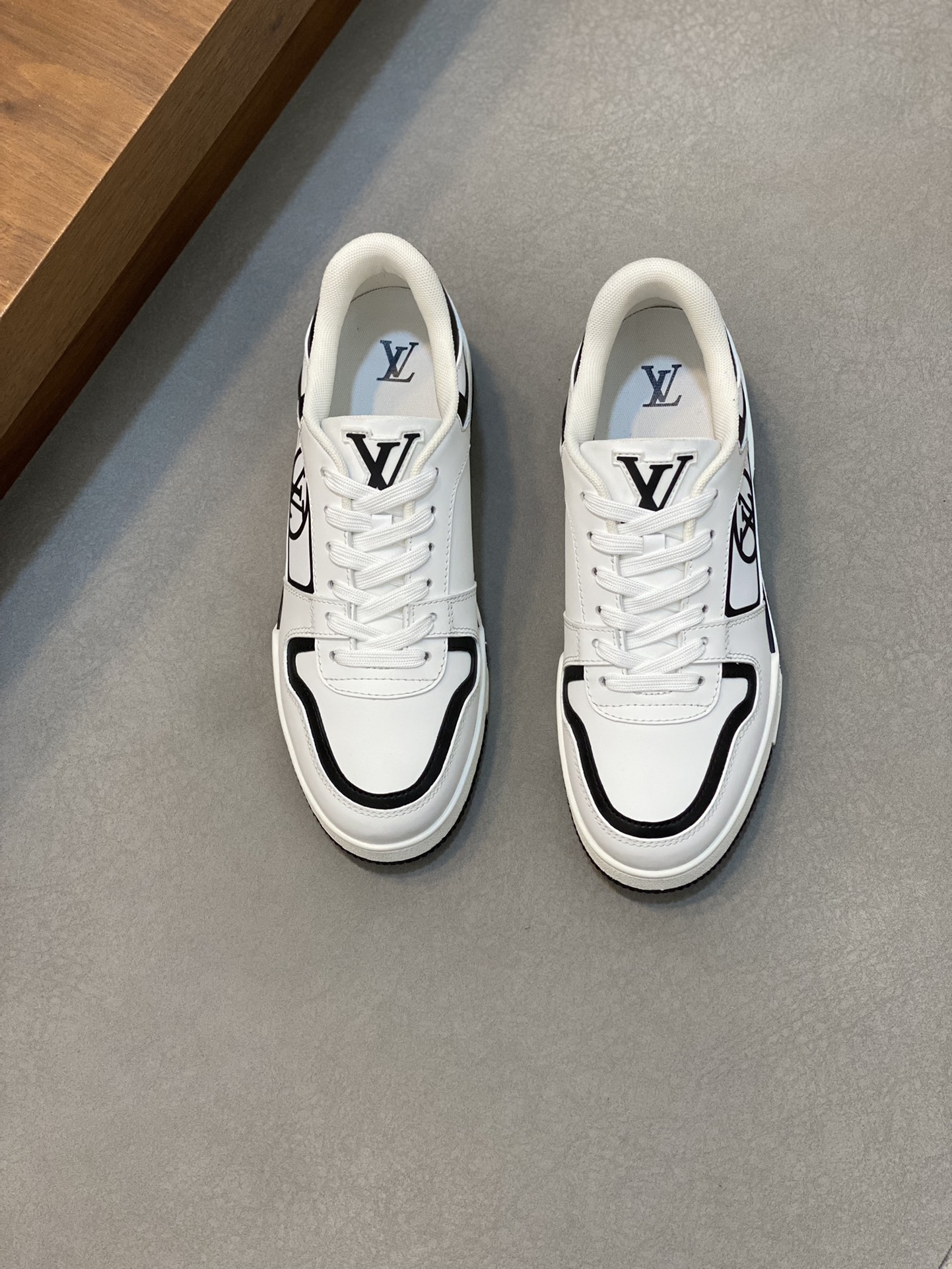 LV 01129