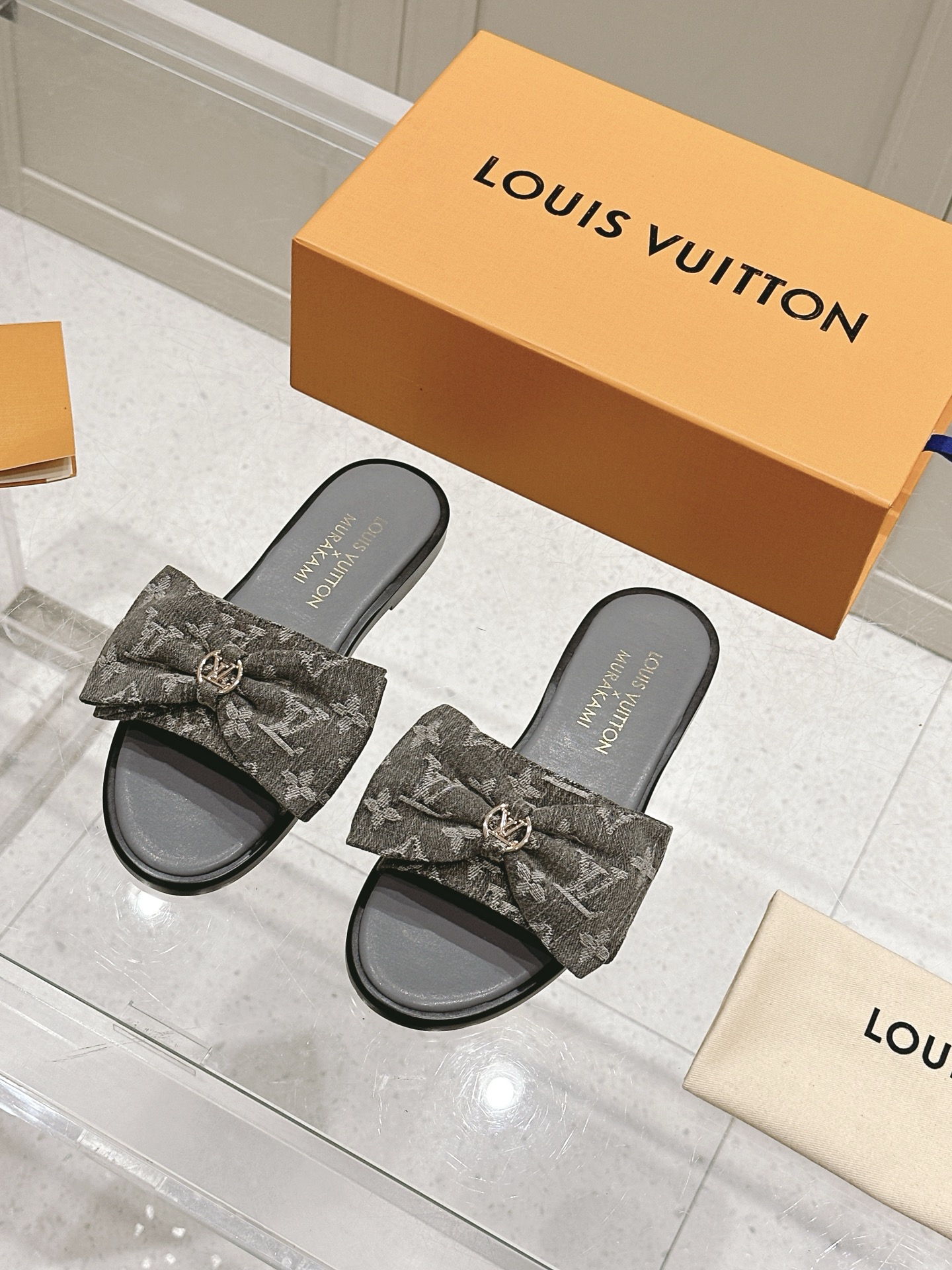 LV 01239