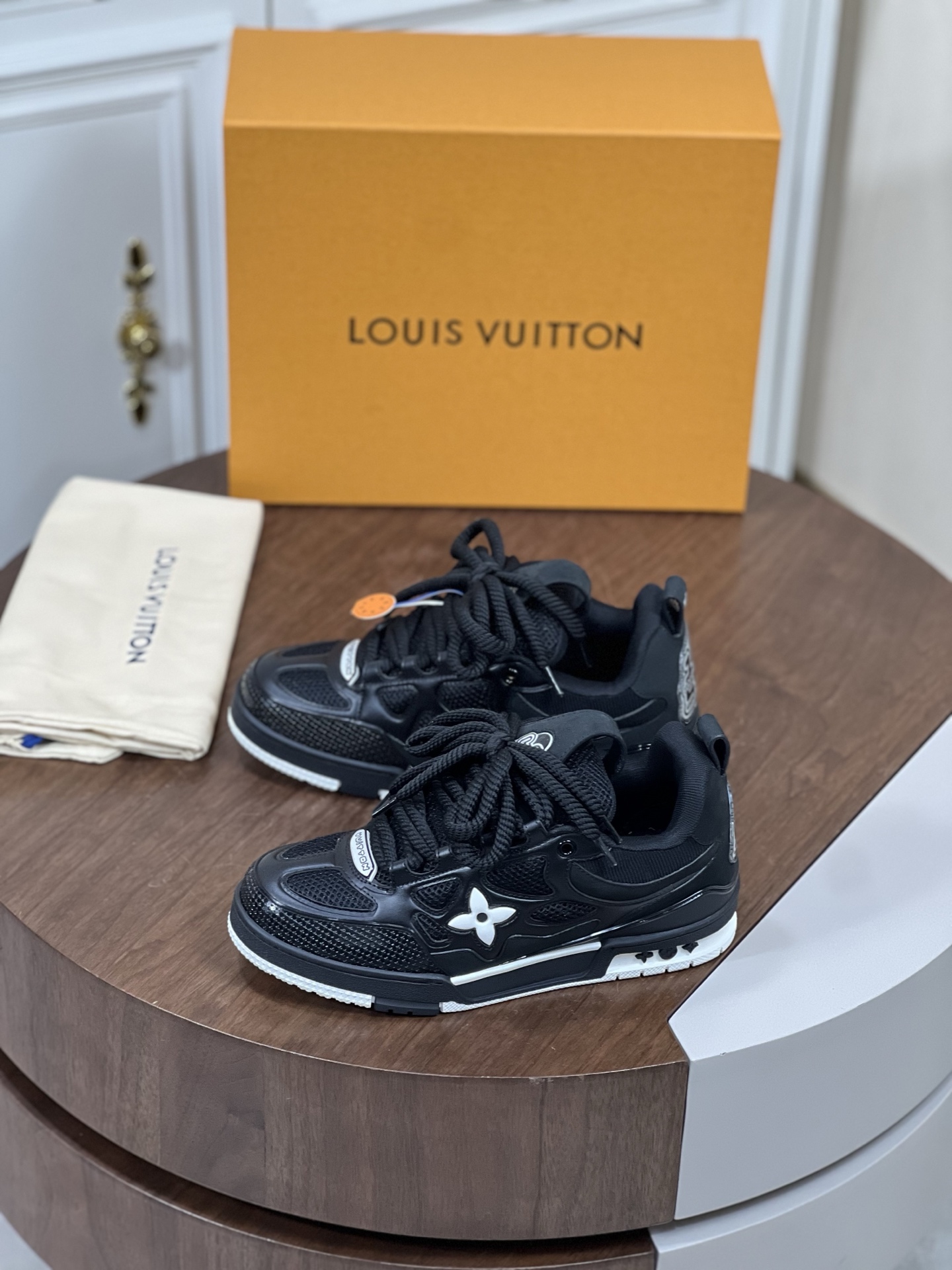 LV 01299