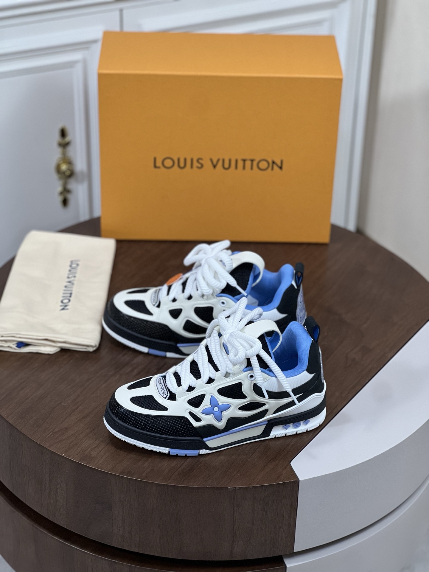 LV 01319