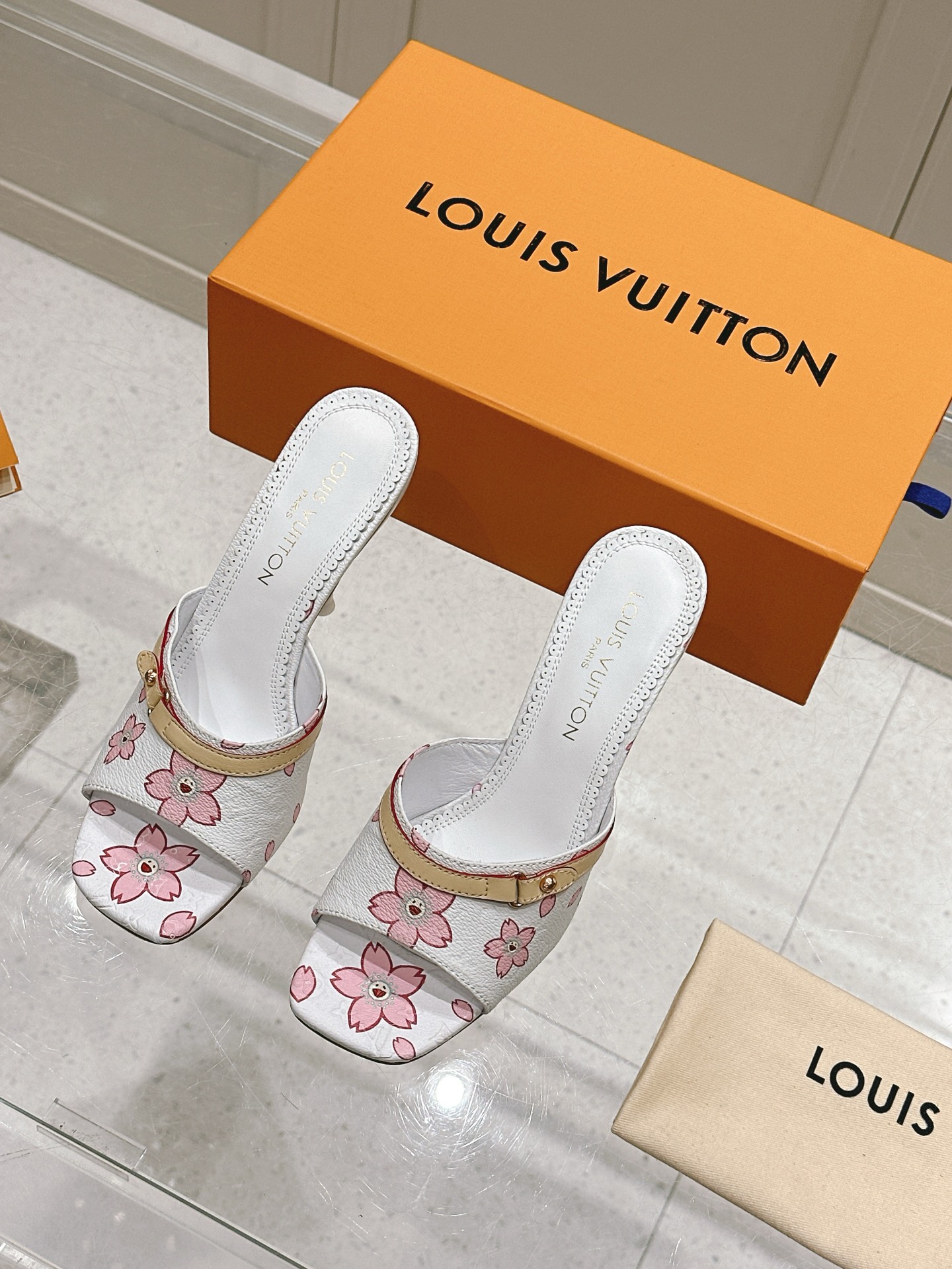 LV 01319