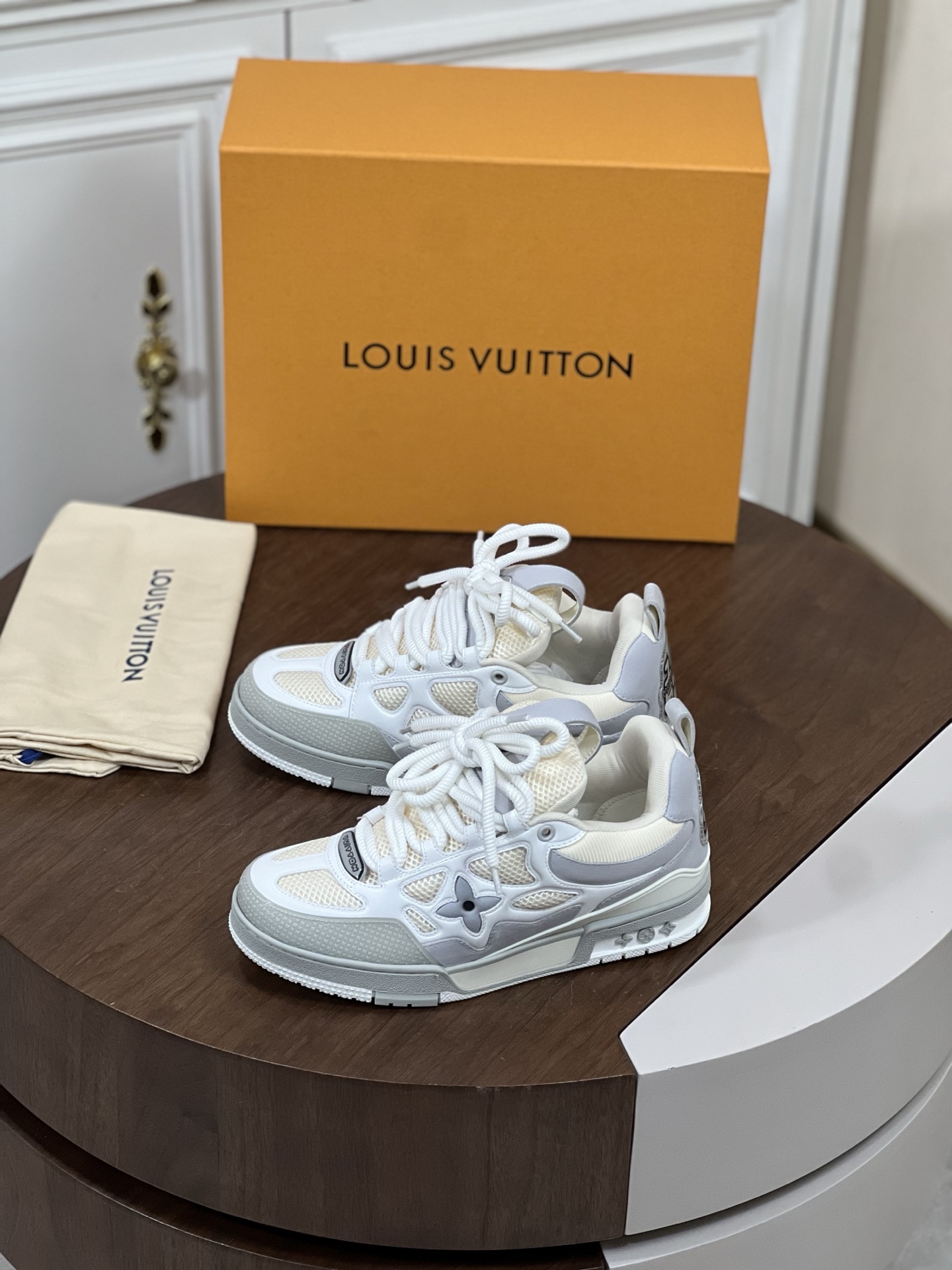 LV 01329