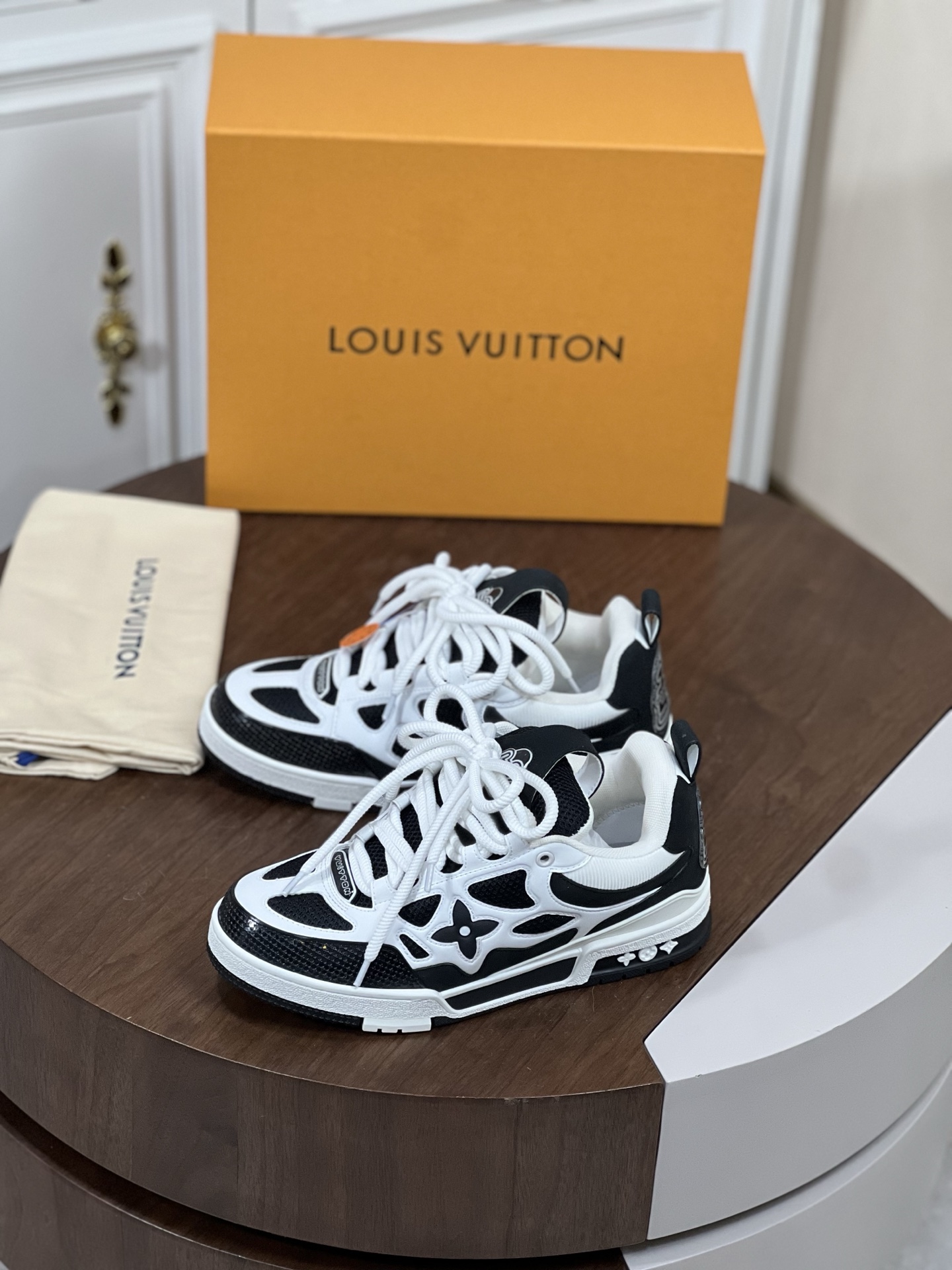 LV 01349