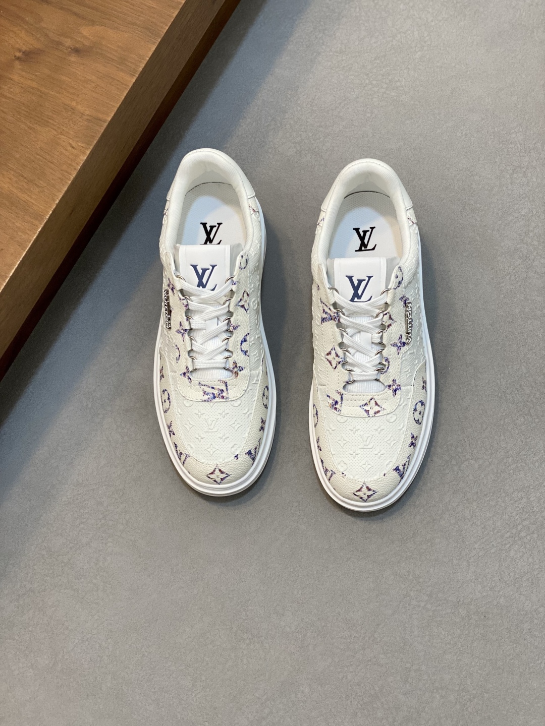 LV 01349