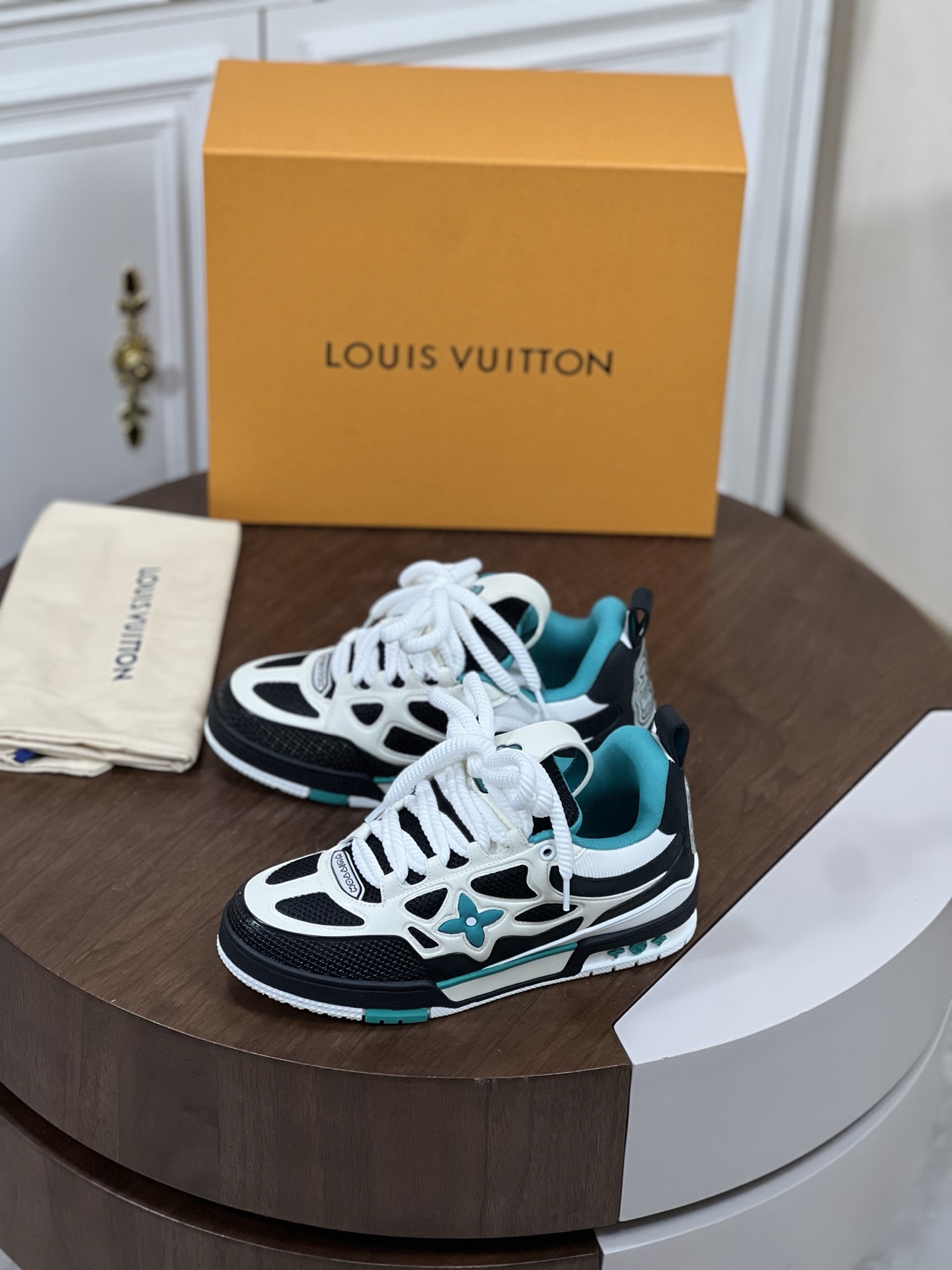 LV 01369