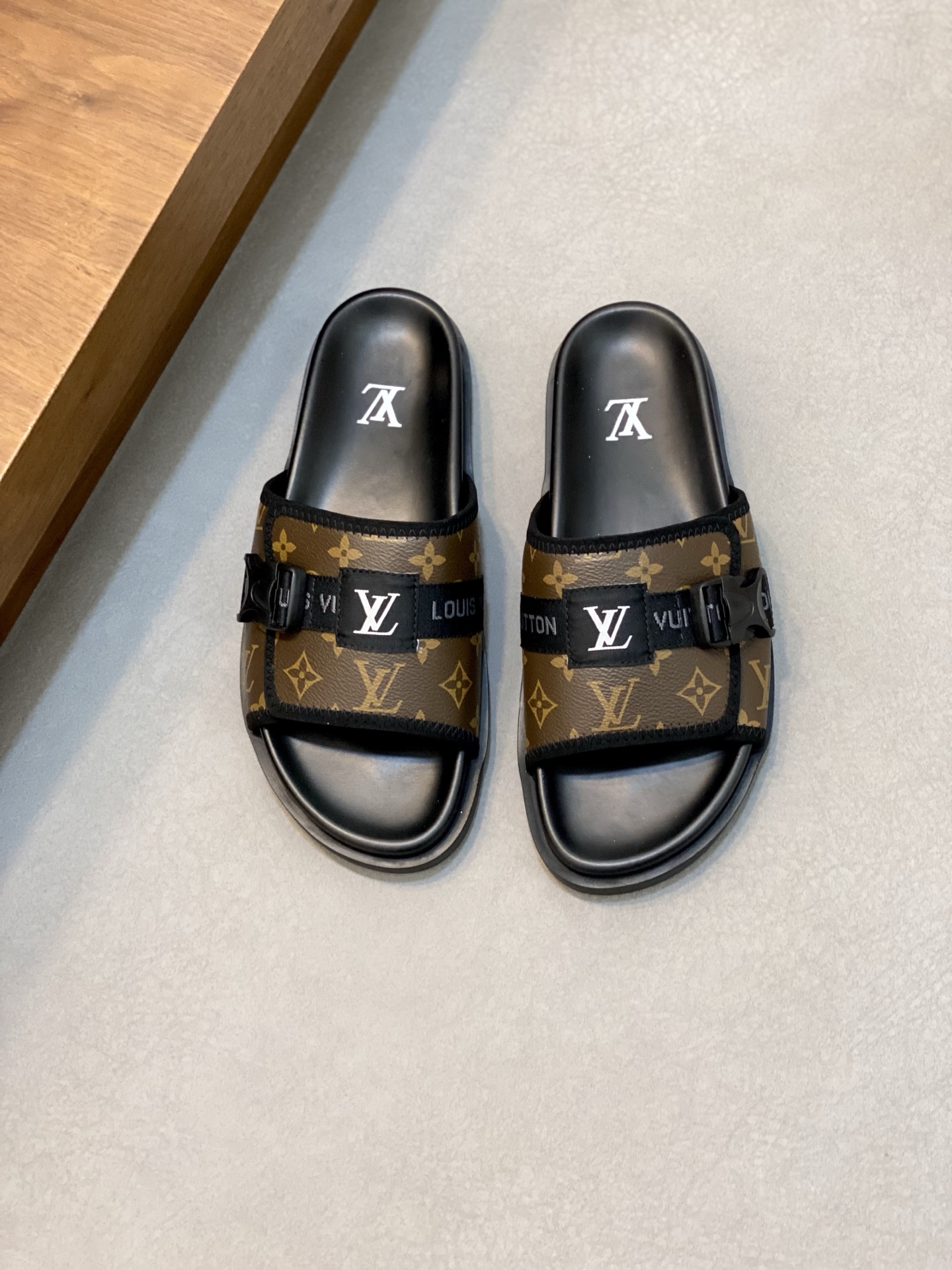 LV 01488