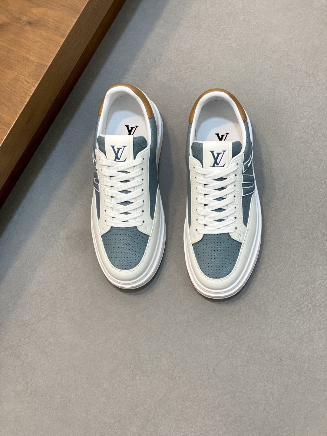 LV  01489