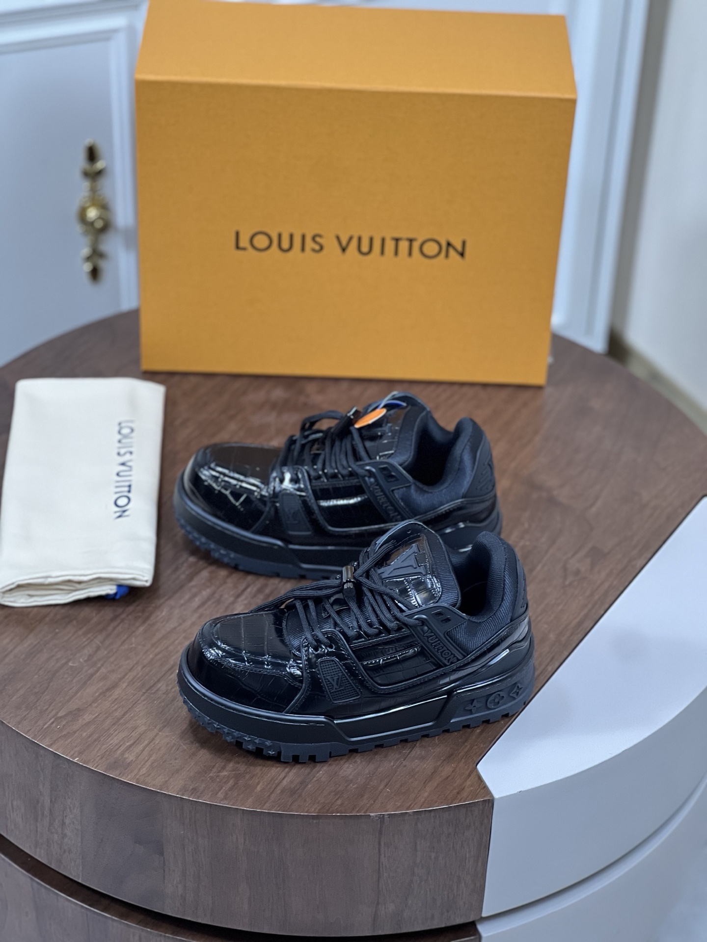 LV 01499