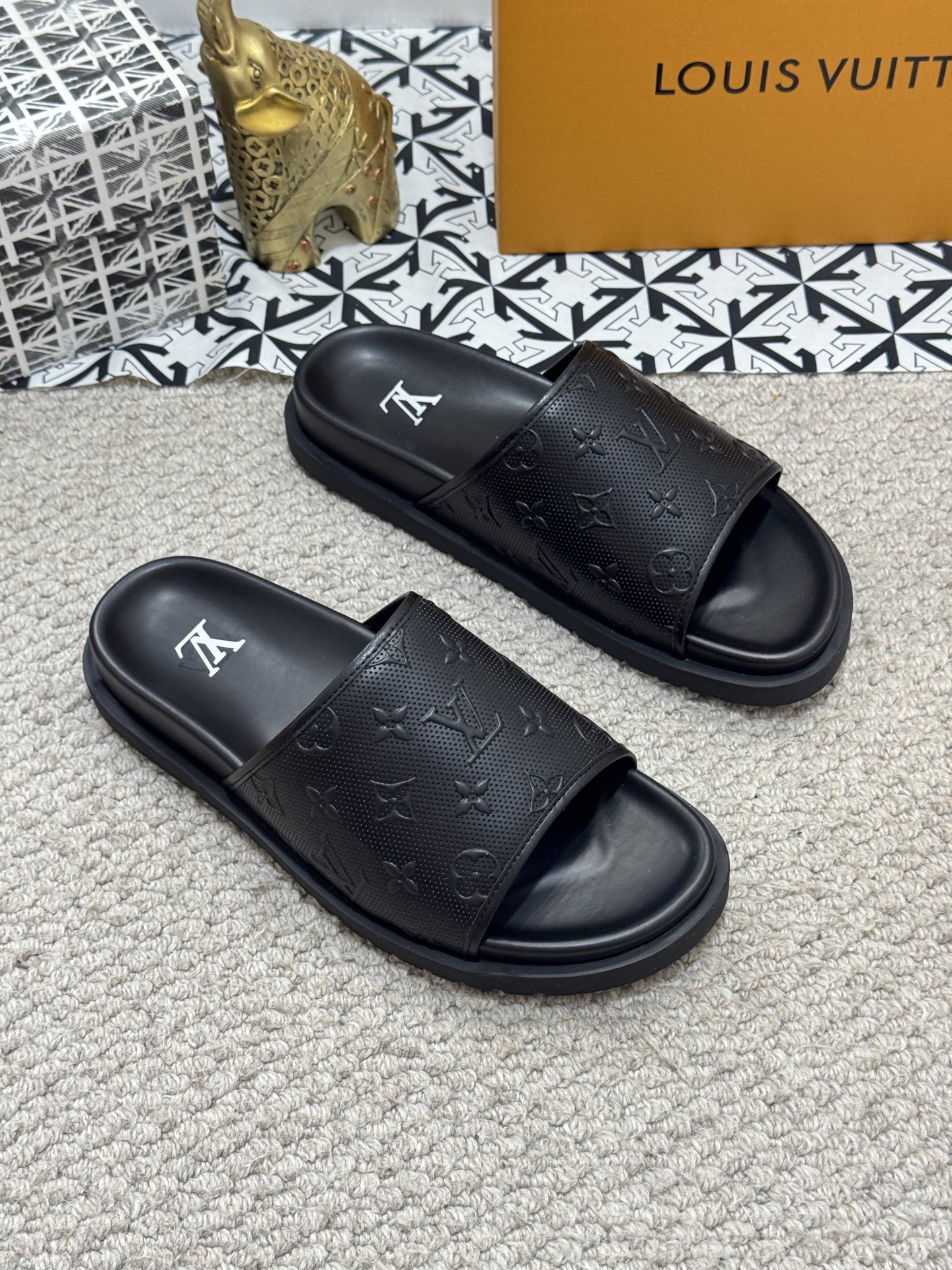 LV 01529