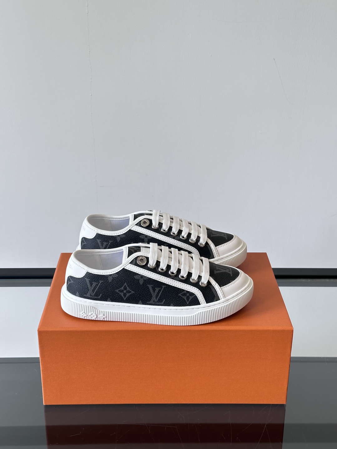 LV  01549