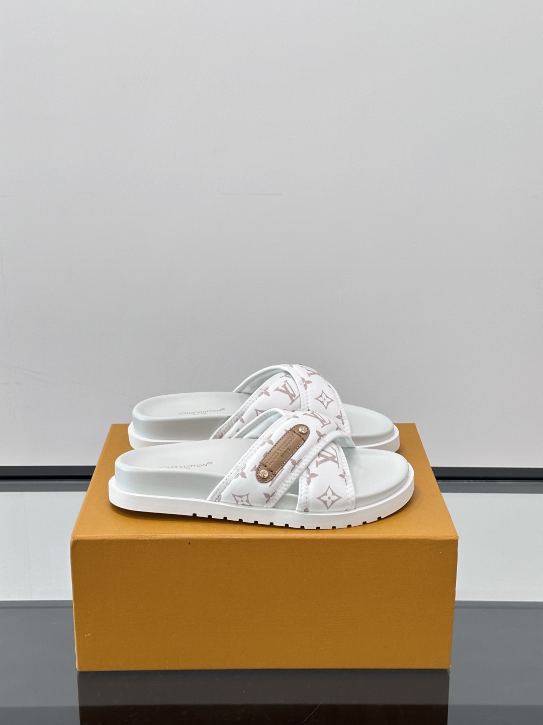 LV  01589