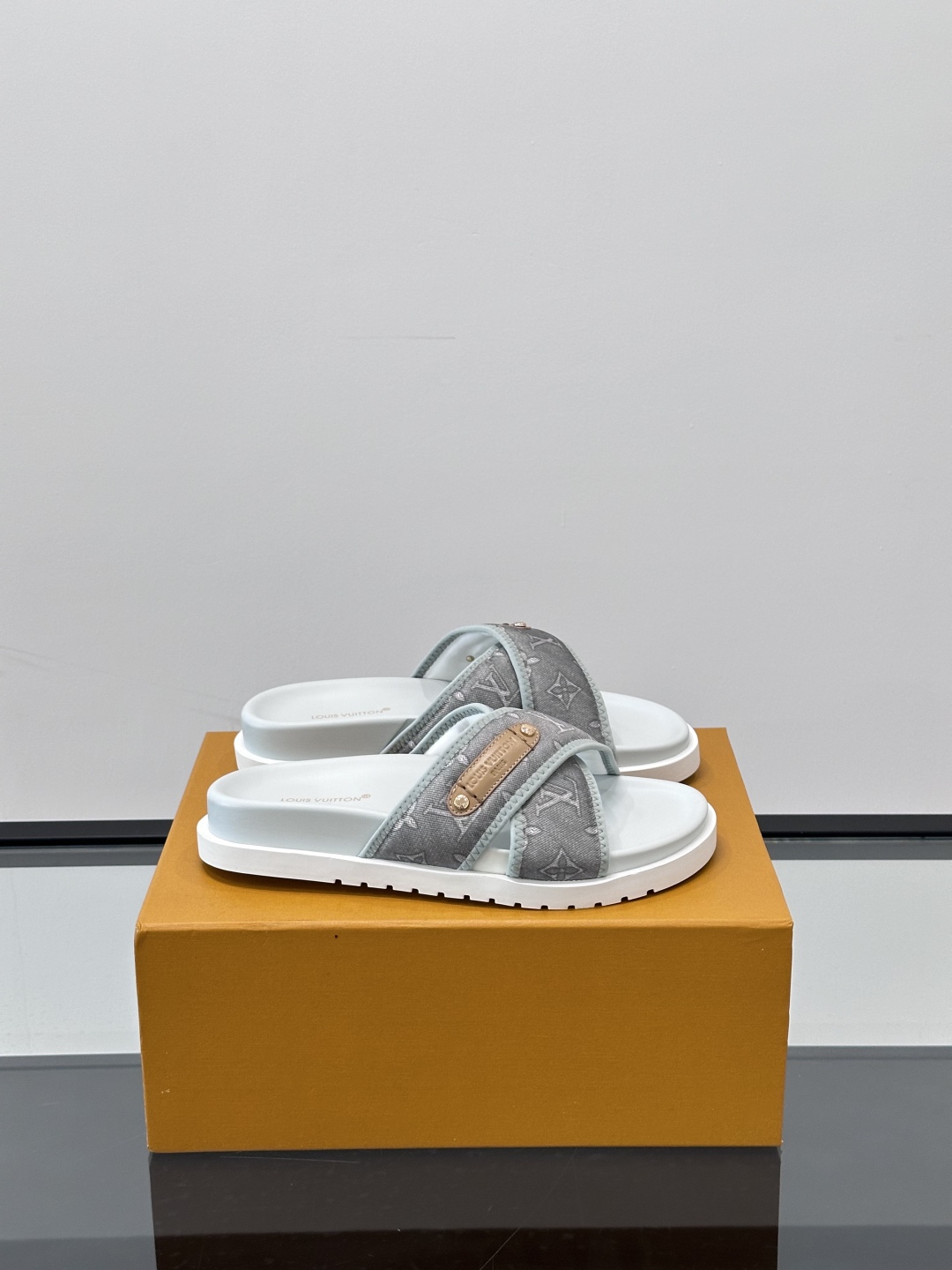 LV  01599