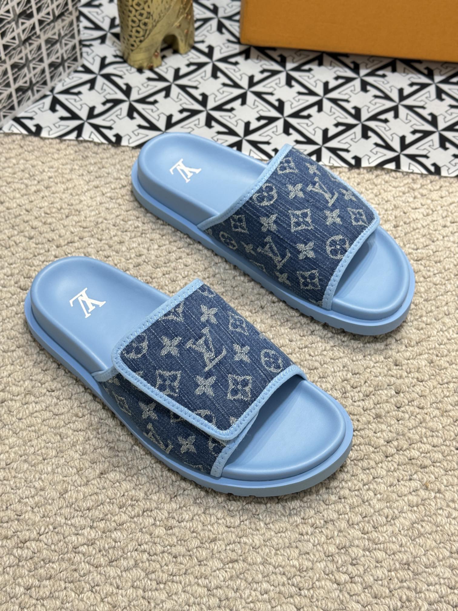 LV 01649