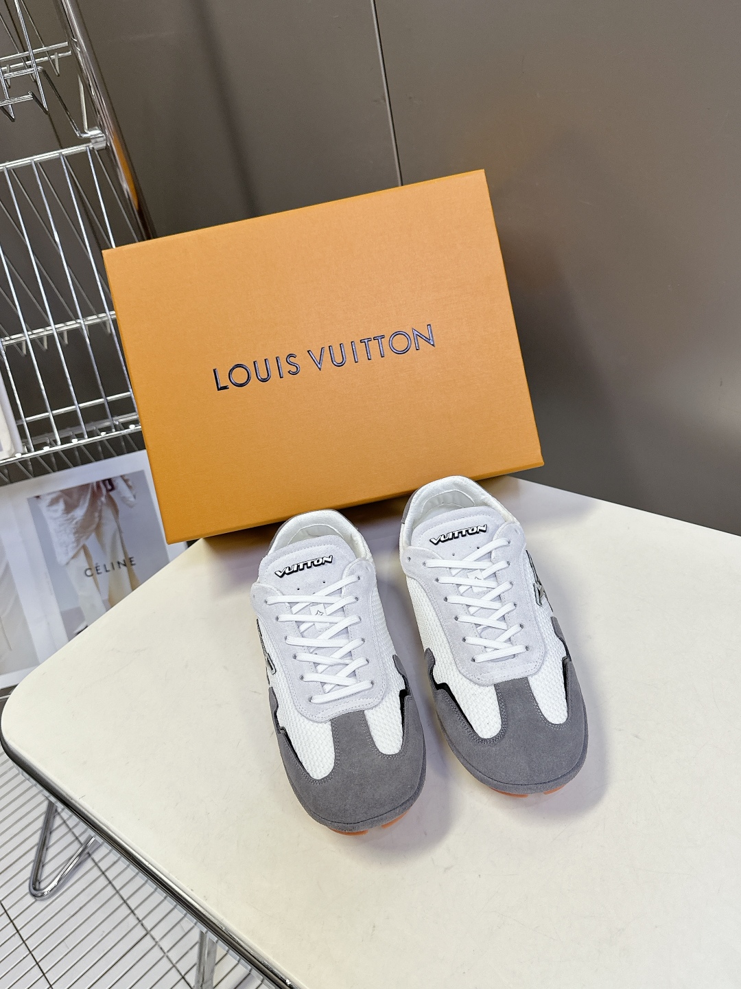 LV 01689