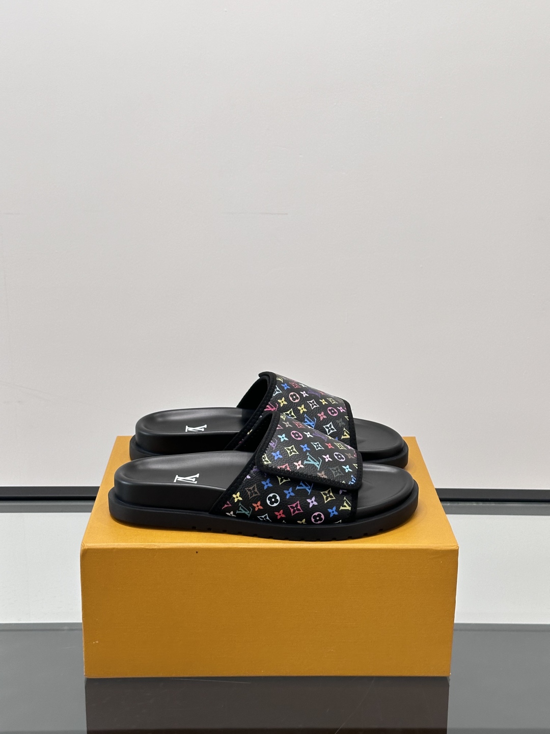 LV  01689