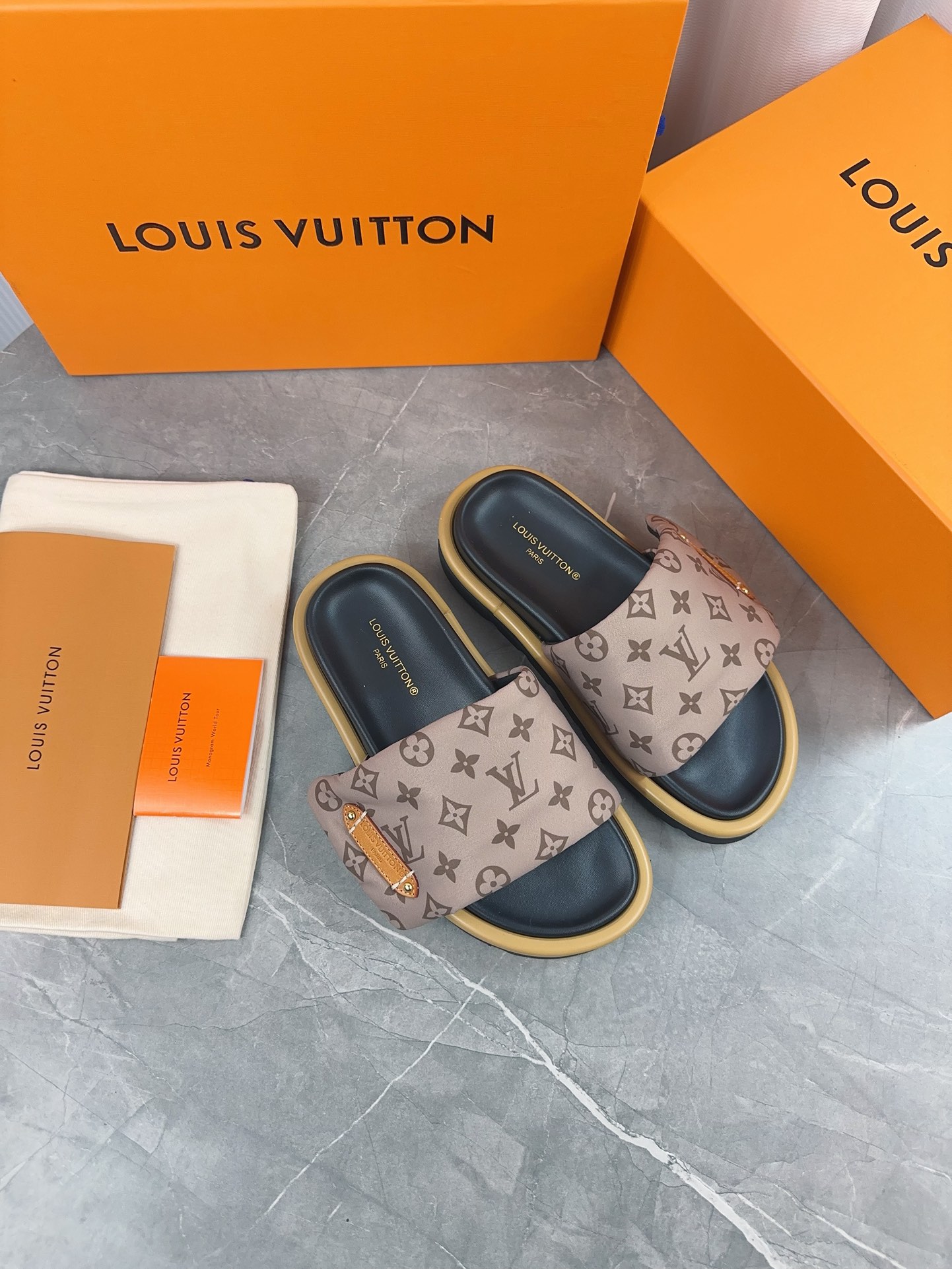 LV 01698