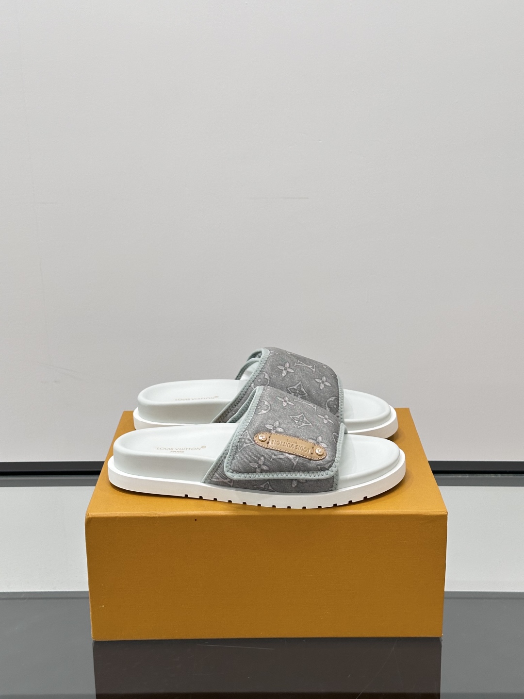 LV  01729