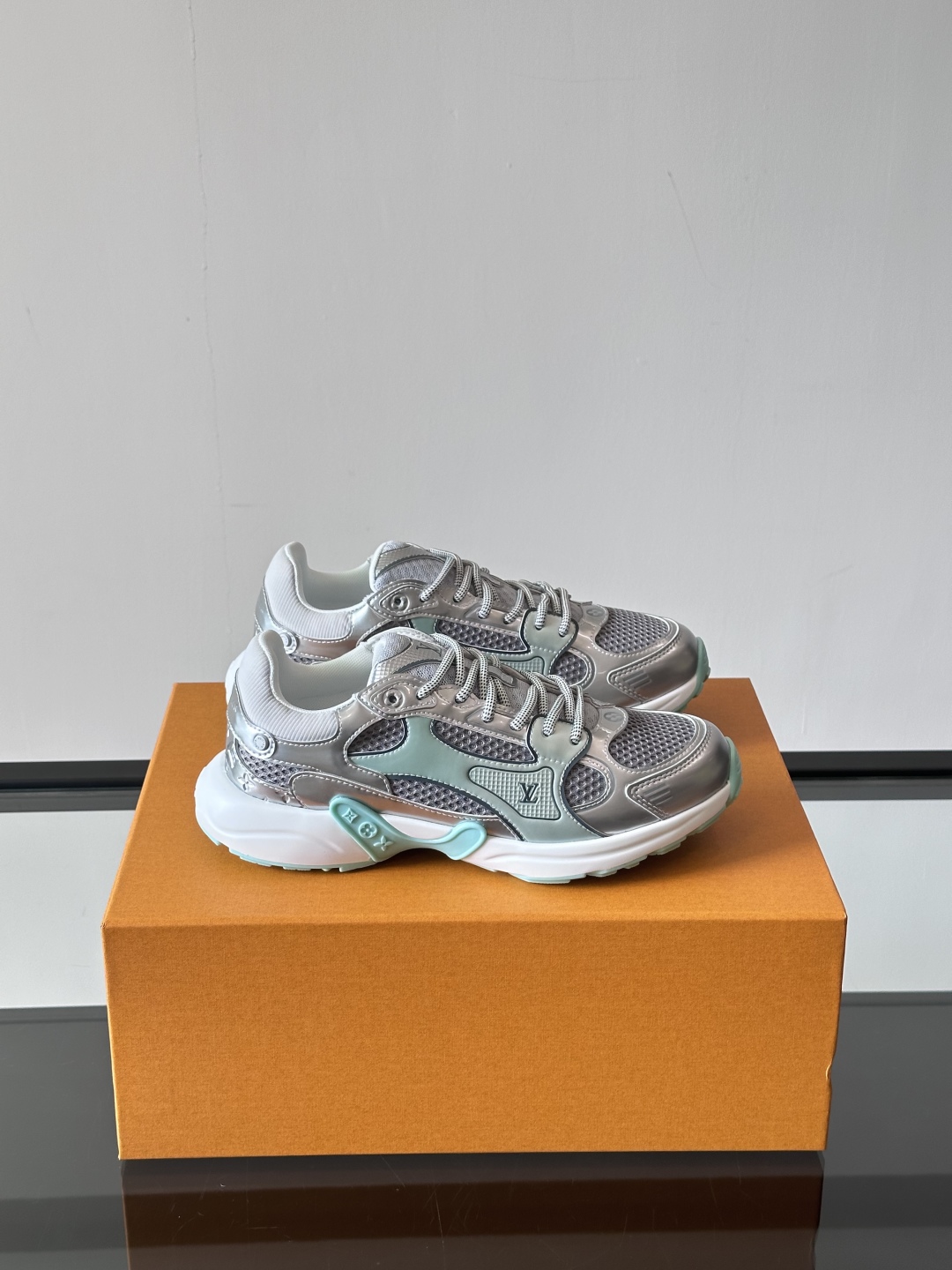 LV  01739