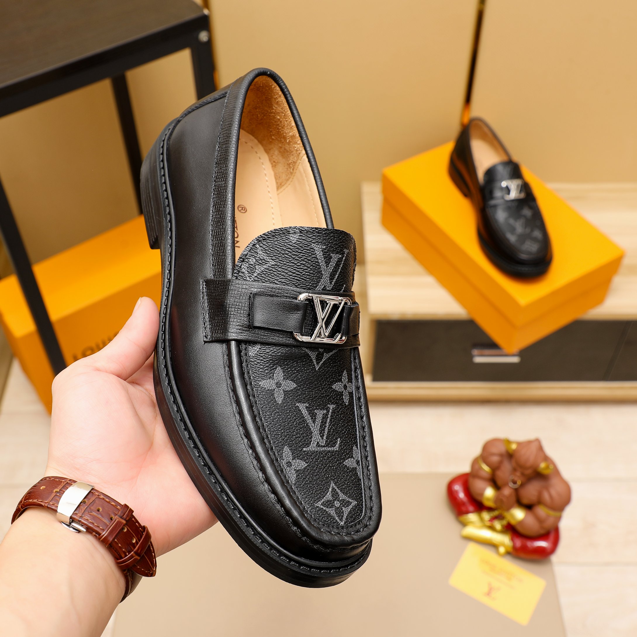 LV 01779