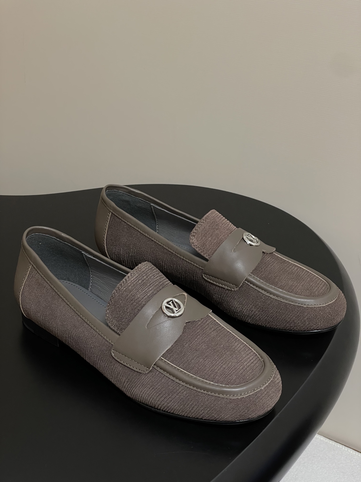 LV 01799