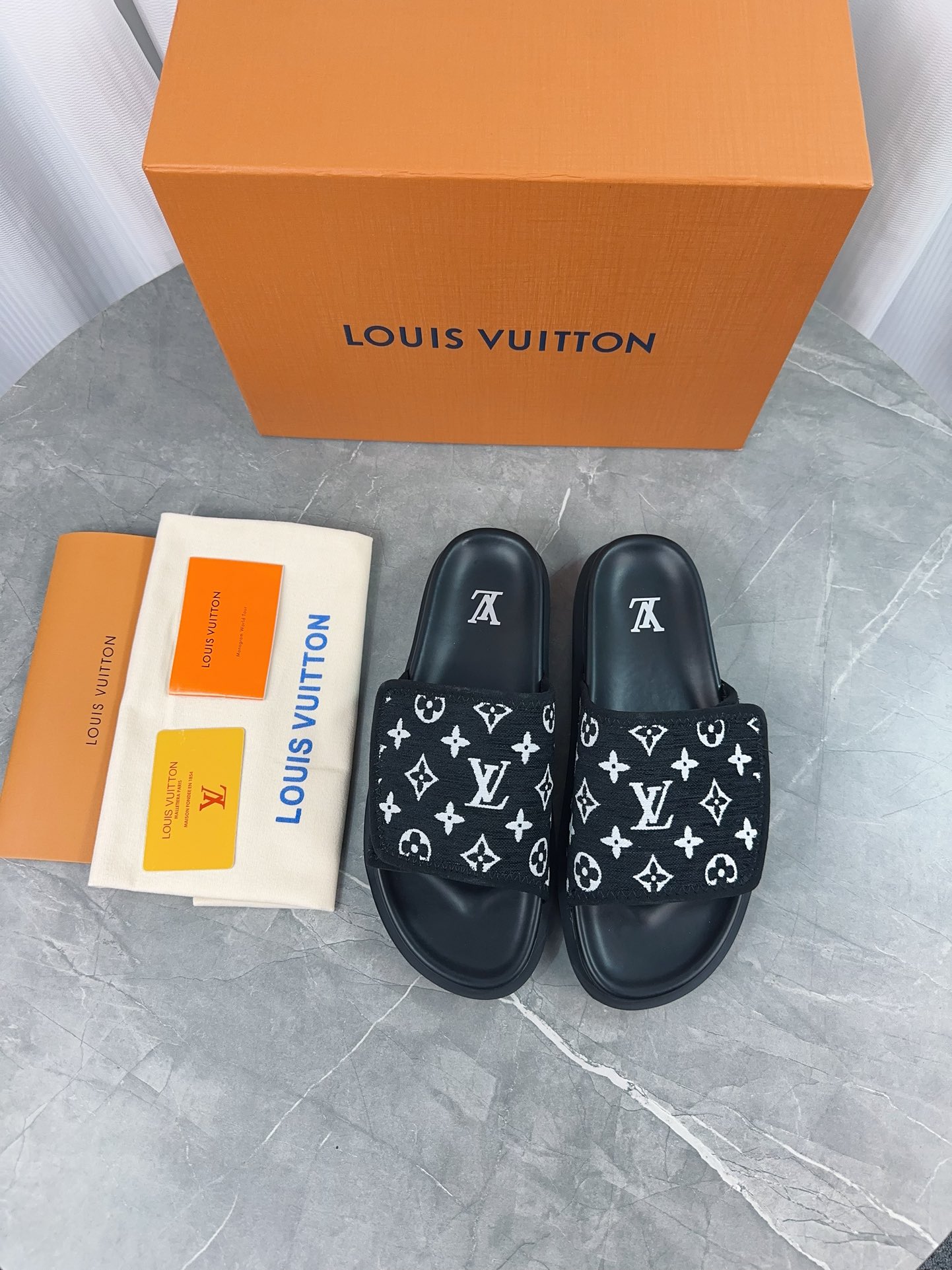 LV 01799
